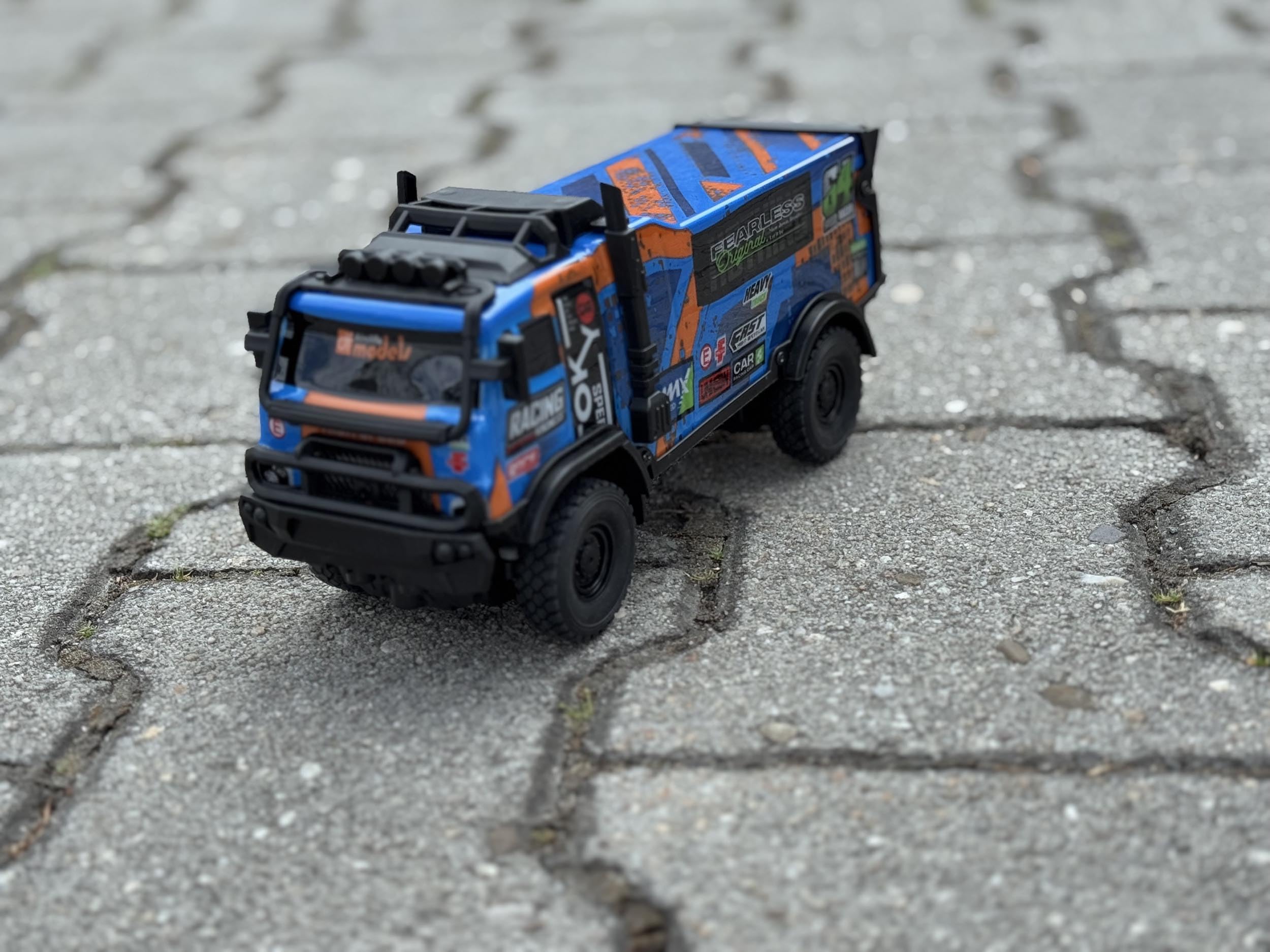dfmodels Mountain Truck Rally Van 1:18 Ferngesteuertes Auto