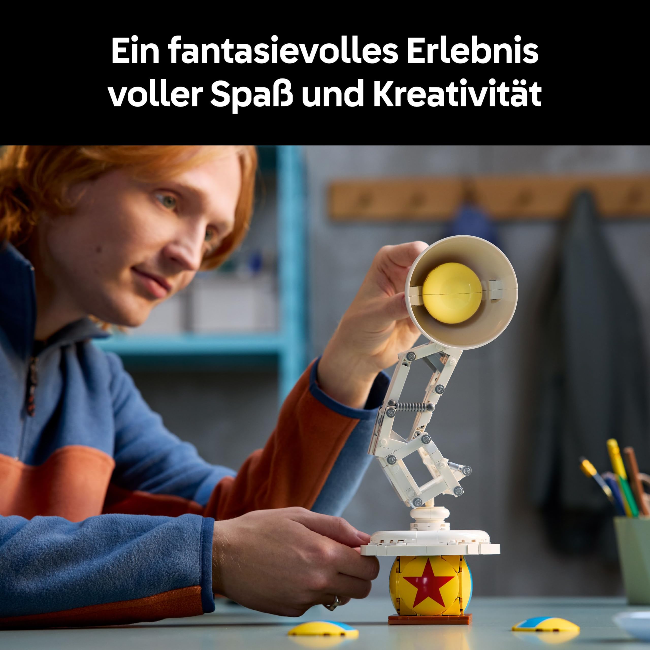 LEGO Ideas | Disney Pixar Set - Spielset mit Schreibtischlampe zum Bauen 21357