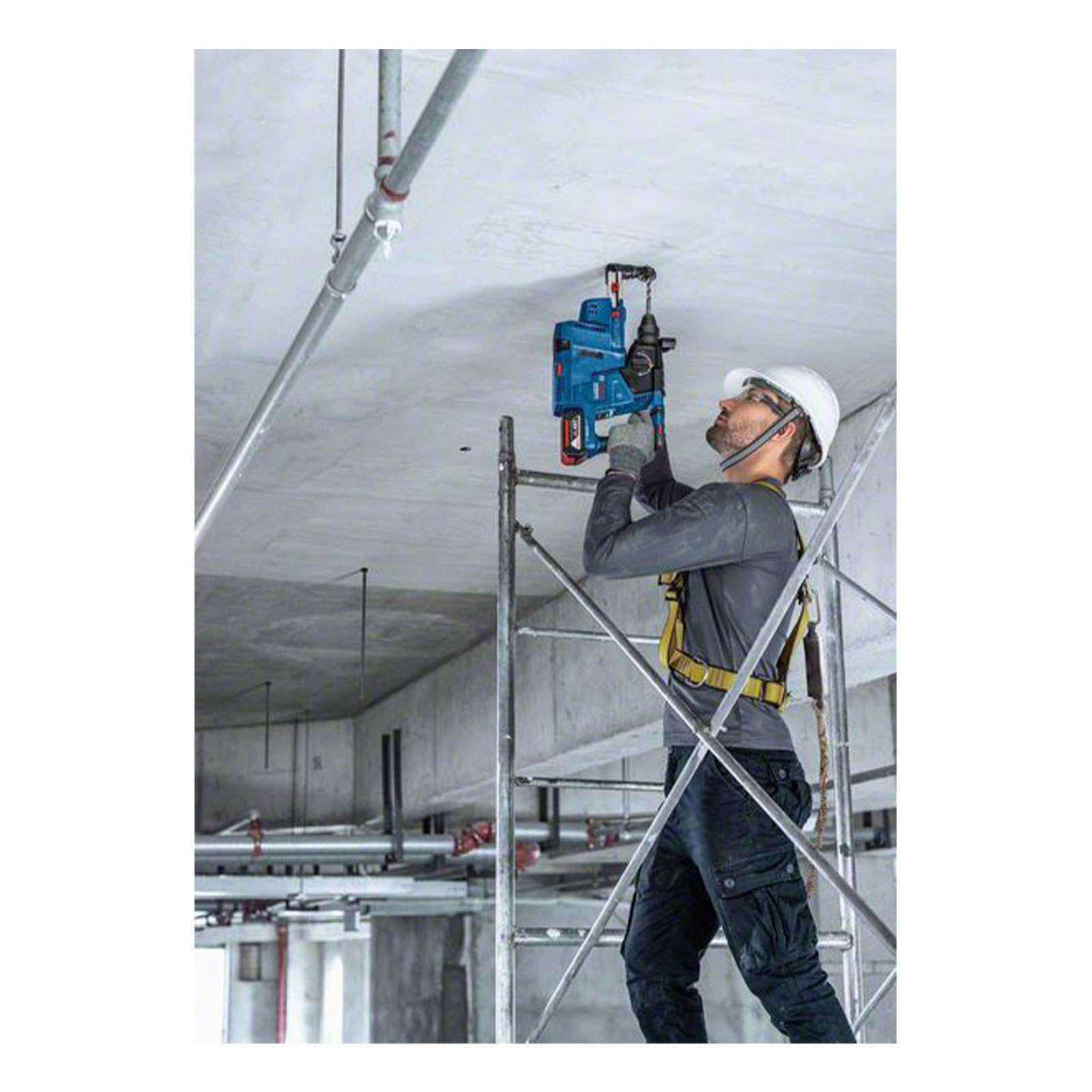 Bosch Professional Akku-Bohrhammer mit SDS plus GBH 18V-24 C, 2 Akku, Schnellladeg. und L-BOXX