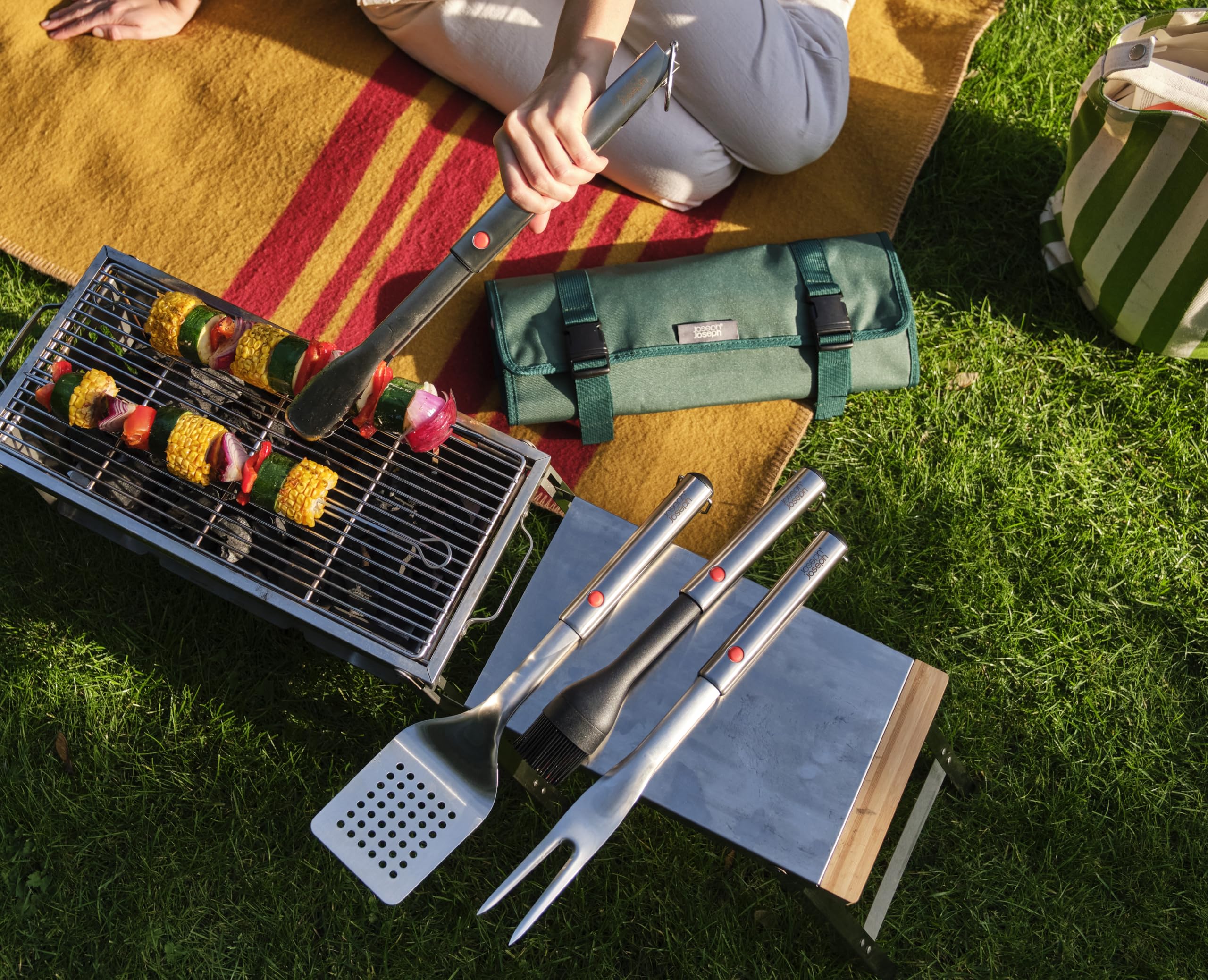 Joseph Joseph GrillOut 4-teiliges Edelstahl BBQ-Utensilien-Set