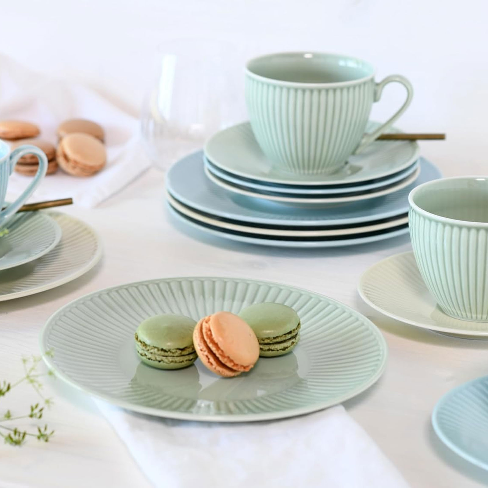 CreaTable, 24032, Serie Valencia Pastell, 18-teiliges Geschirrset für 6 Personen, Kaffeeservice aus Porzellan, spülmaschinen- und mikrowellengeeignet, Made in Europe
