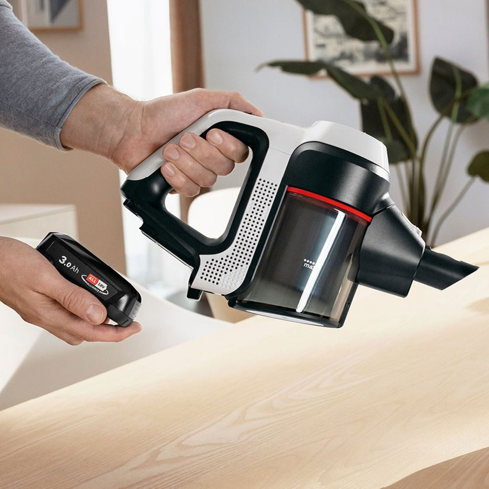 Bosch BSS712XHYG Unlimited 7 ProHygienic Aqua Akku-Staubsauger 