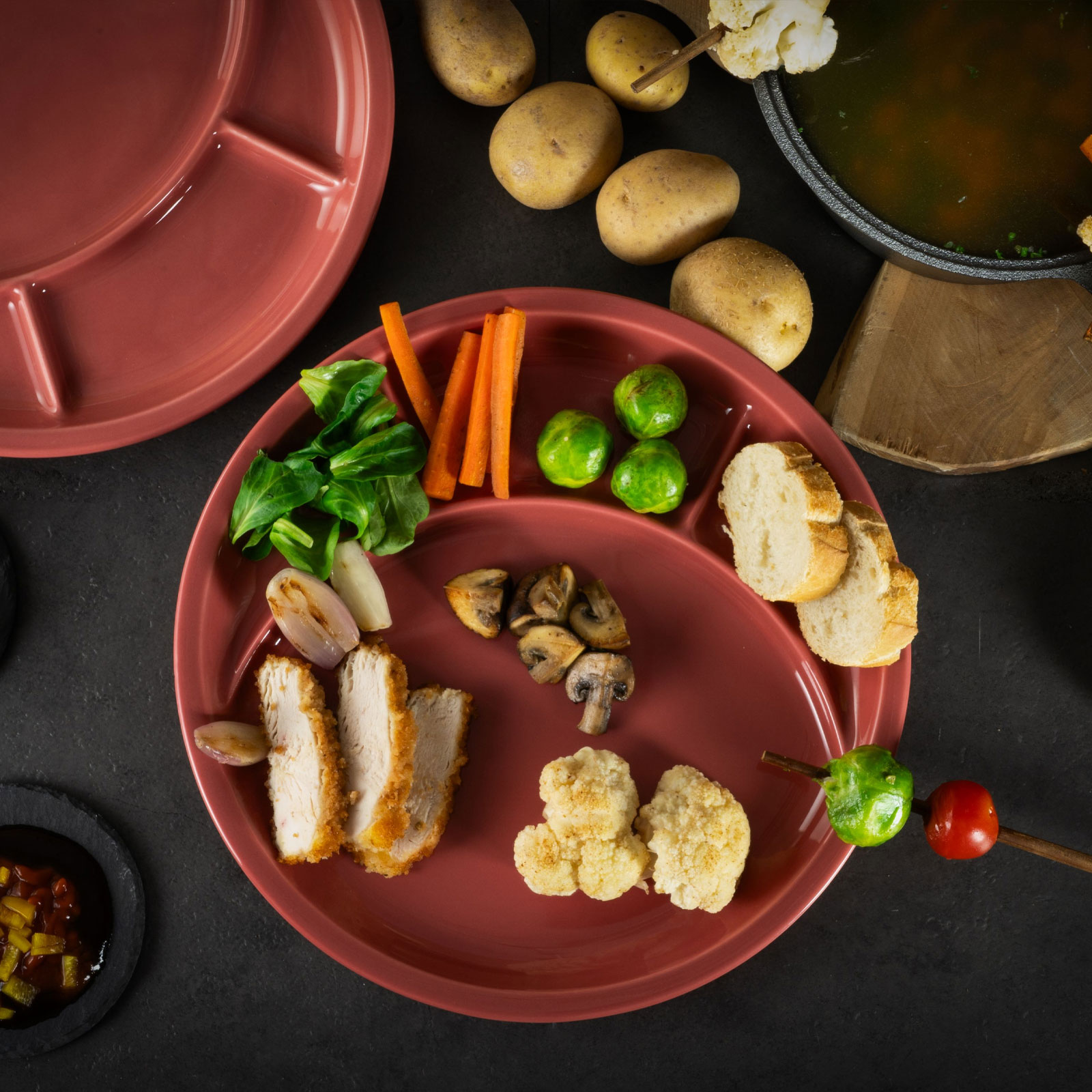 CreaTable Universal 22925 Fondueteller Rot, 4-teiliges Geschirrset