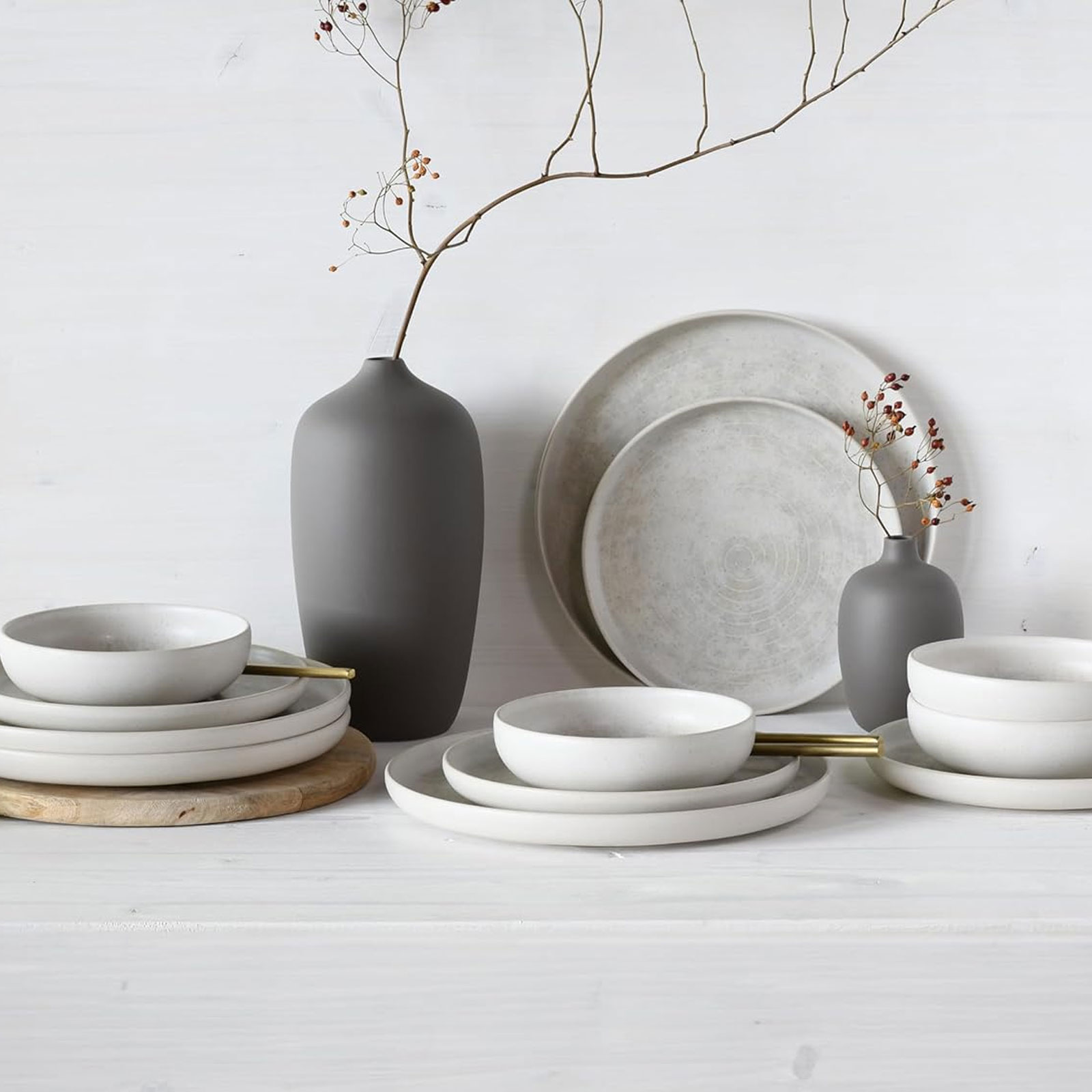CreaTable, 23714, Serie Uno Athena , 12-teiliges Geschirrset, Teller Set aus Steinzeug, spülmaschinen- und mikrowellengeeignet, Qualitätsproduktion