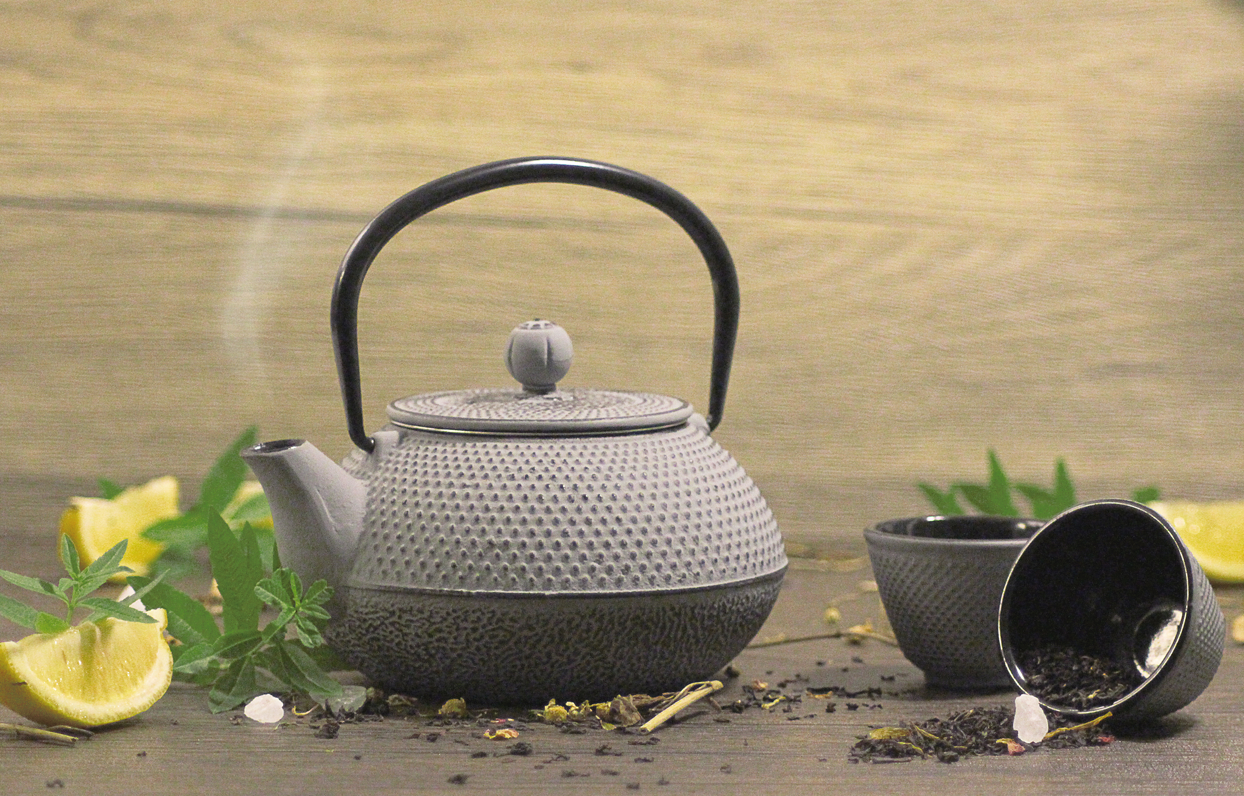 Echtwerk Teeservice Gusseisen Teekanne 1,1 L Teebereiter inkl. Untersetzer 2 Teetassen Teekannen-Set Vintage-Design