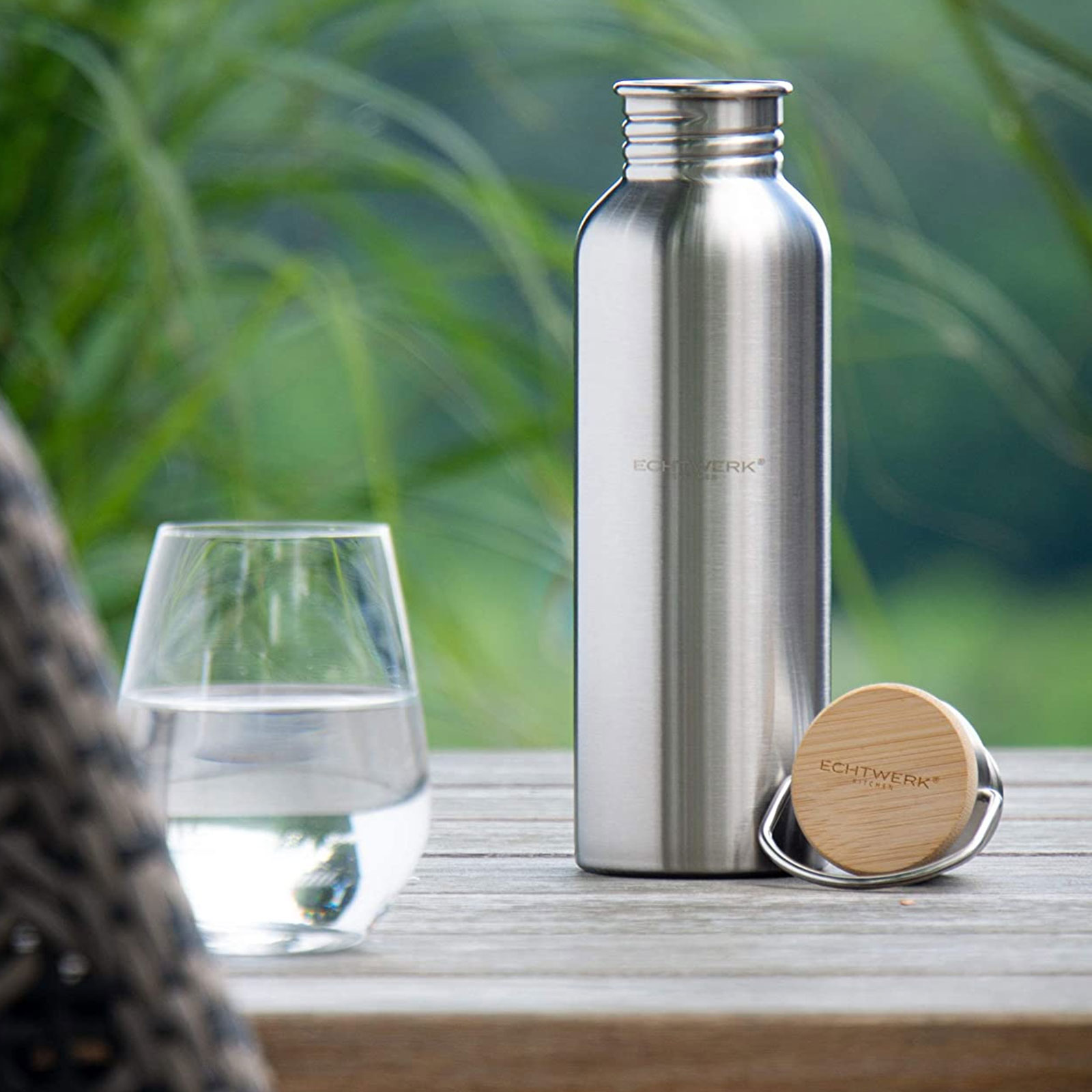 ECHTWERK  Praktische Trinkflasche aus hochwertigem Edelstahl mit Bambusdeckel
