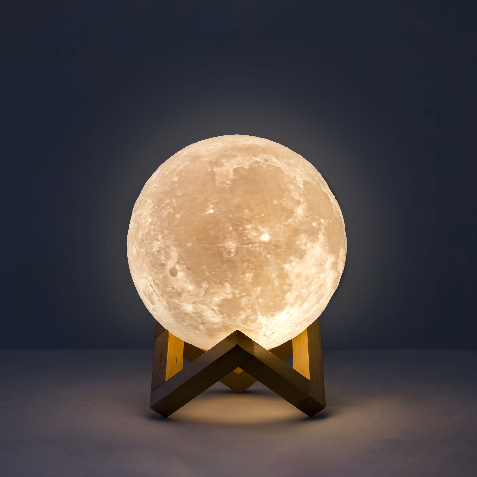 Denver Bluetooth-Lautsprecher mit 3D-Monddesign und Licht