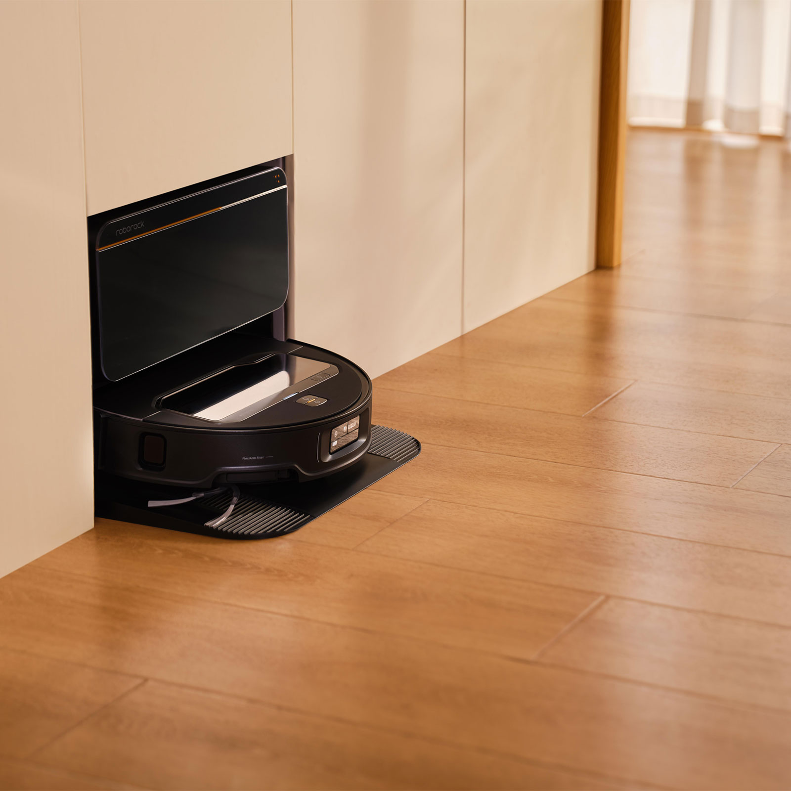 Roborock Saros Z70 R&D System Black Saugroboter mit Wischfunktion
