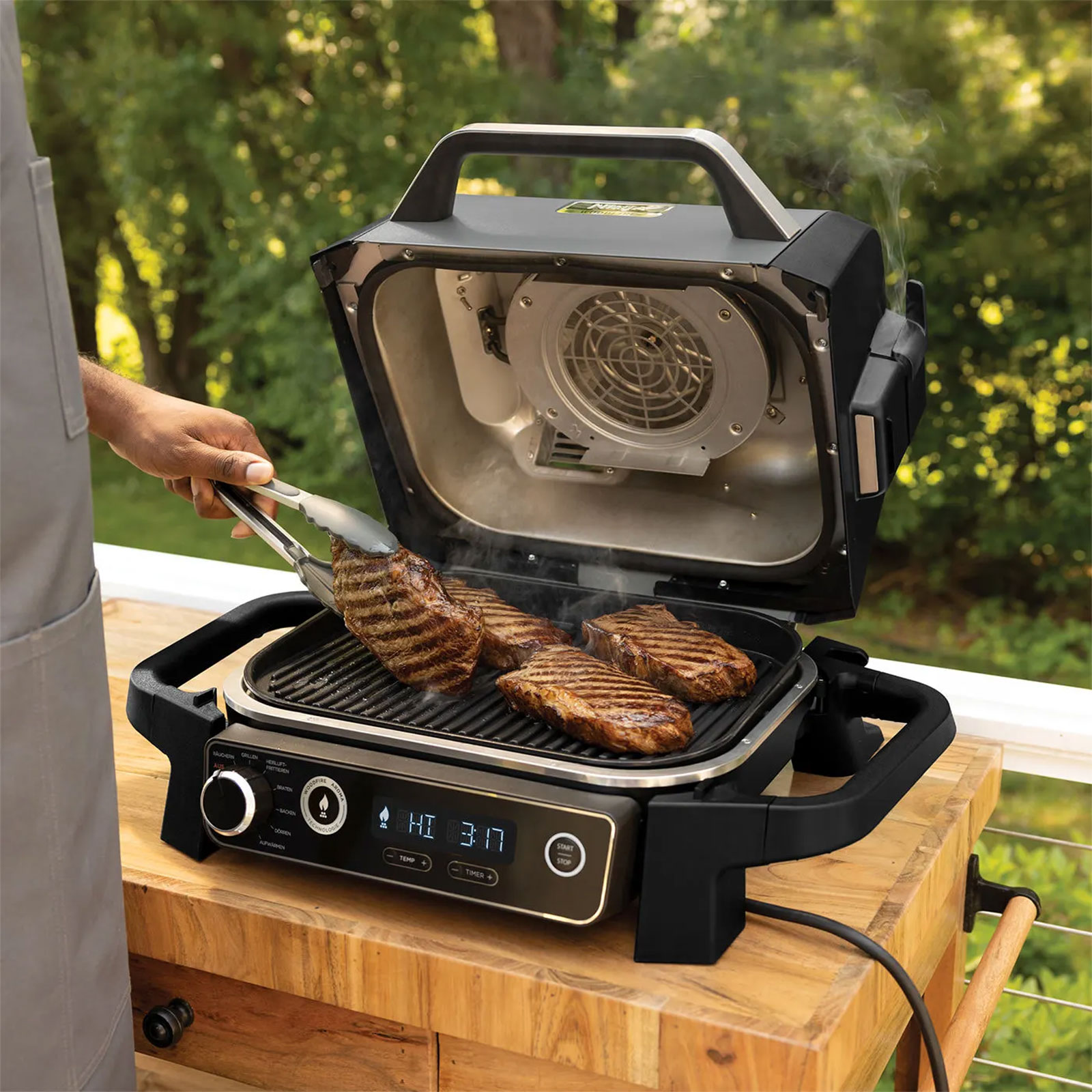 Ninja OG701DE Woodfire Outdoor Tischgrill + Grillständer