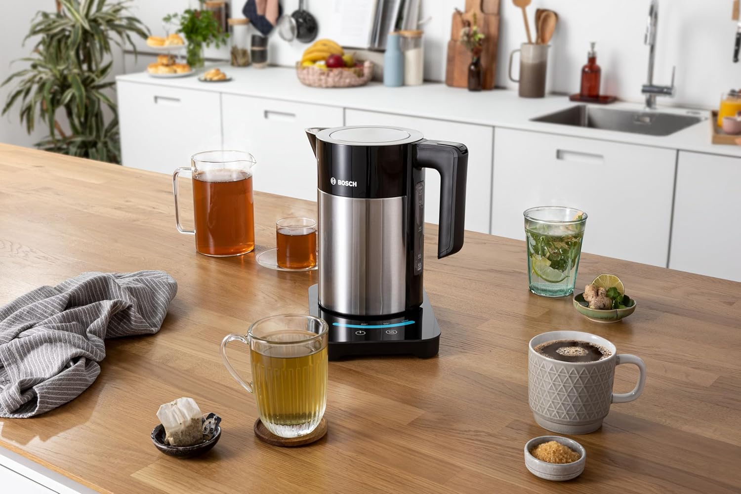 Bosch TWK7203 Wasserkocher 2200W 1,7 Liter Edelstahl/schwarz 7 Temperaturstufen Bosch TWK7203 Wasserkocher 2200W 1,7 Liter Edelstahl/schwarz 7 Temperaturstufen