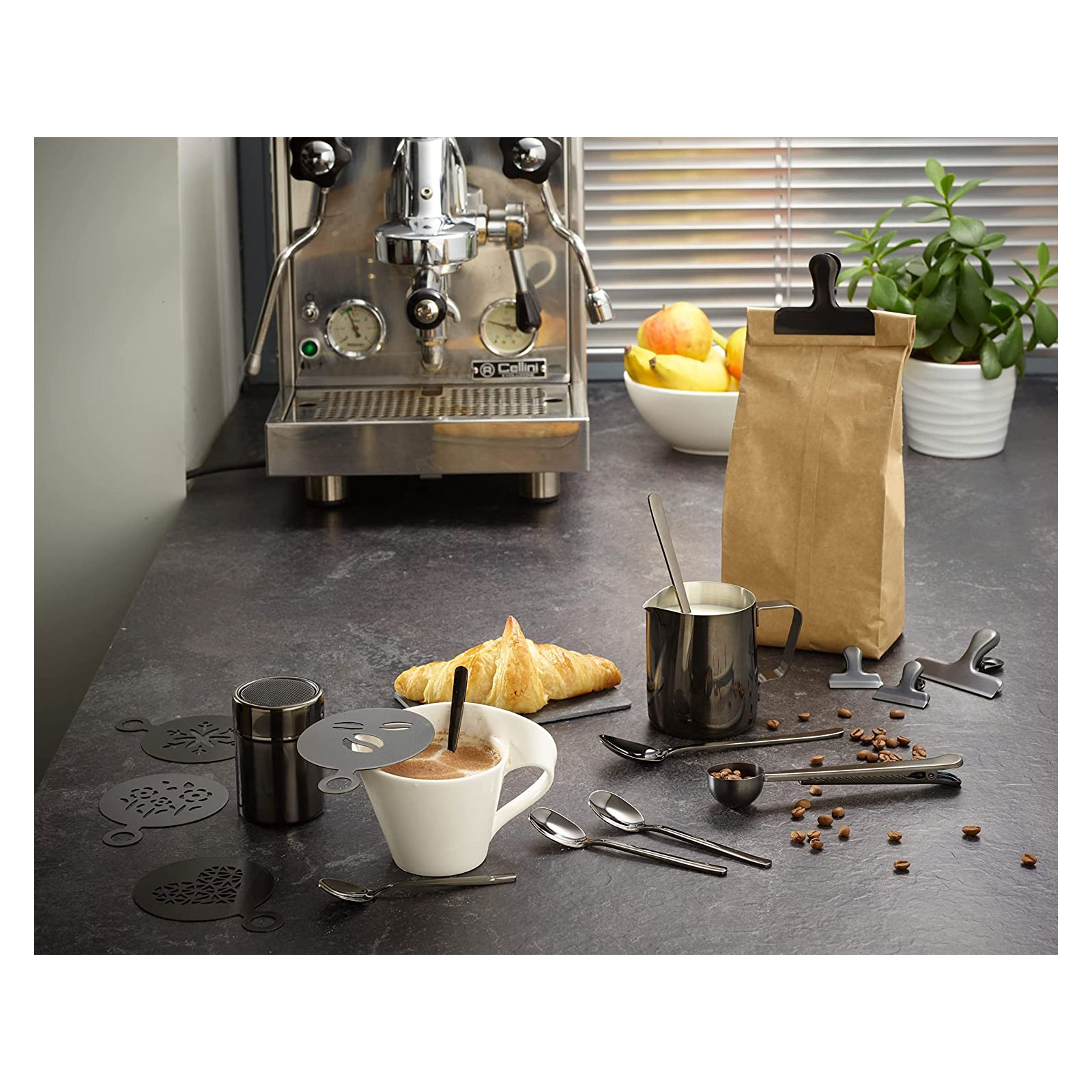 Echtwerk  Kaffeezubehör-Set, 23-tlg, Milchschaumkännchen 600 ml, Kakaostreuer, 4x Espresso-, 4x Cappuccino-, 4x Latte Macchiato-Löffel, 4x Kaffeeclips, 4x Kaffeeschablonen, Kaffeemesslöffel, Silber