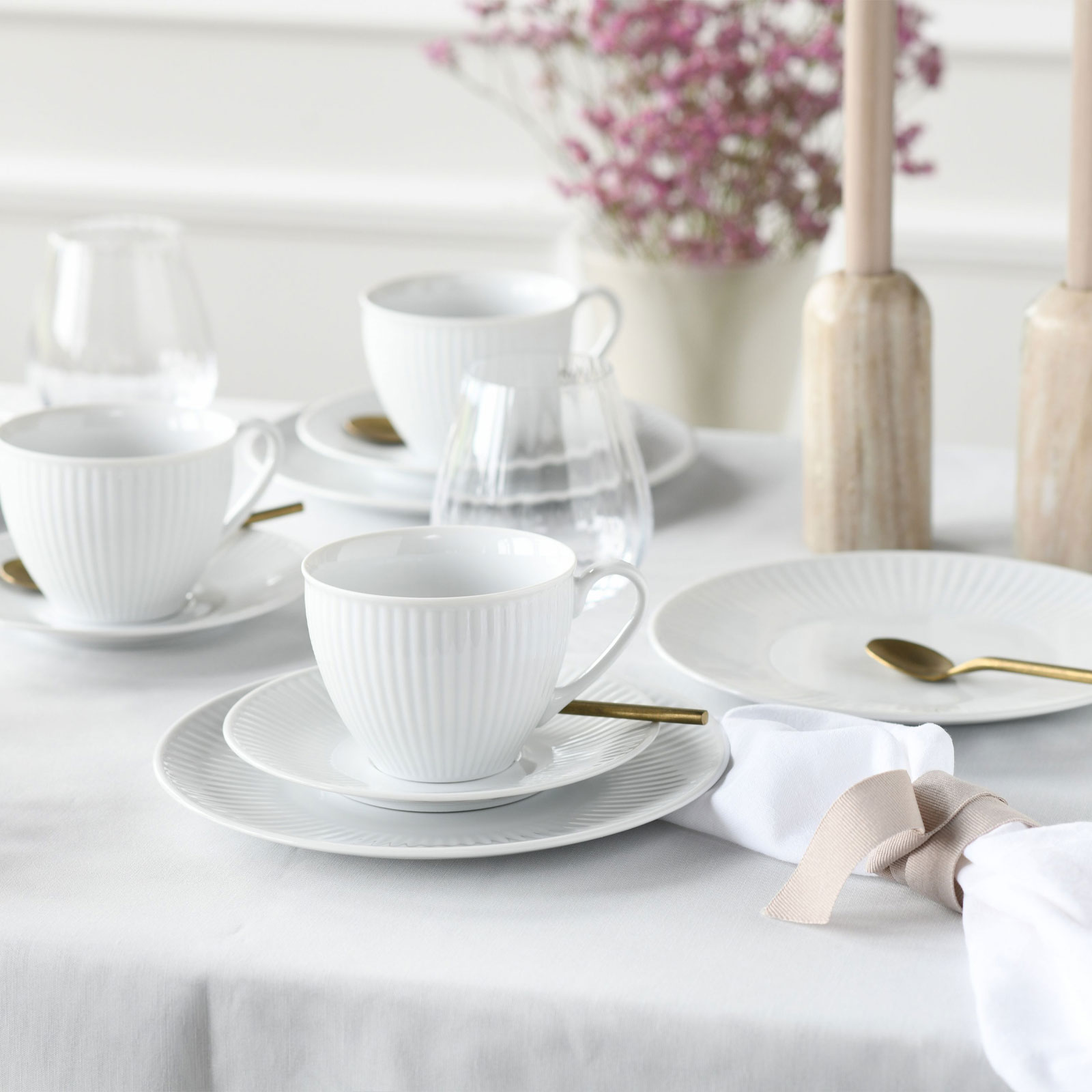 CreaTable, 21876, Serie Valencia, 18-teiliges Geschirrset für 6 Personen, Kaffeeservice aus Porzellan