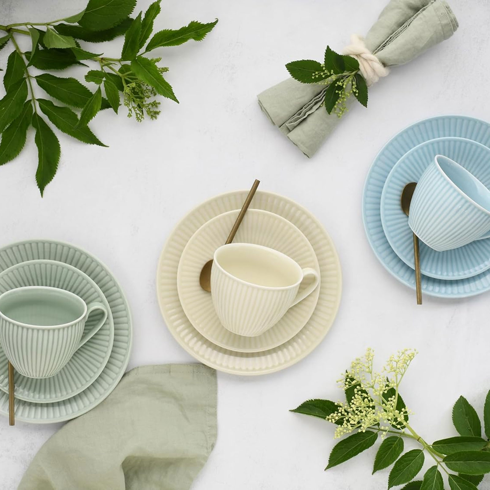 CreaTable, 24032, Serie Valencia Pastell, 18-teiliges Geschirrset für 6 Personen, Kaffeeservice aus Porzellan, spülmaschinen- und mikrowellengeeignet, Made in Europe