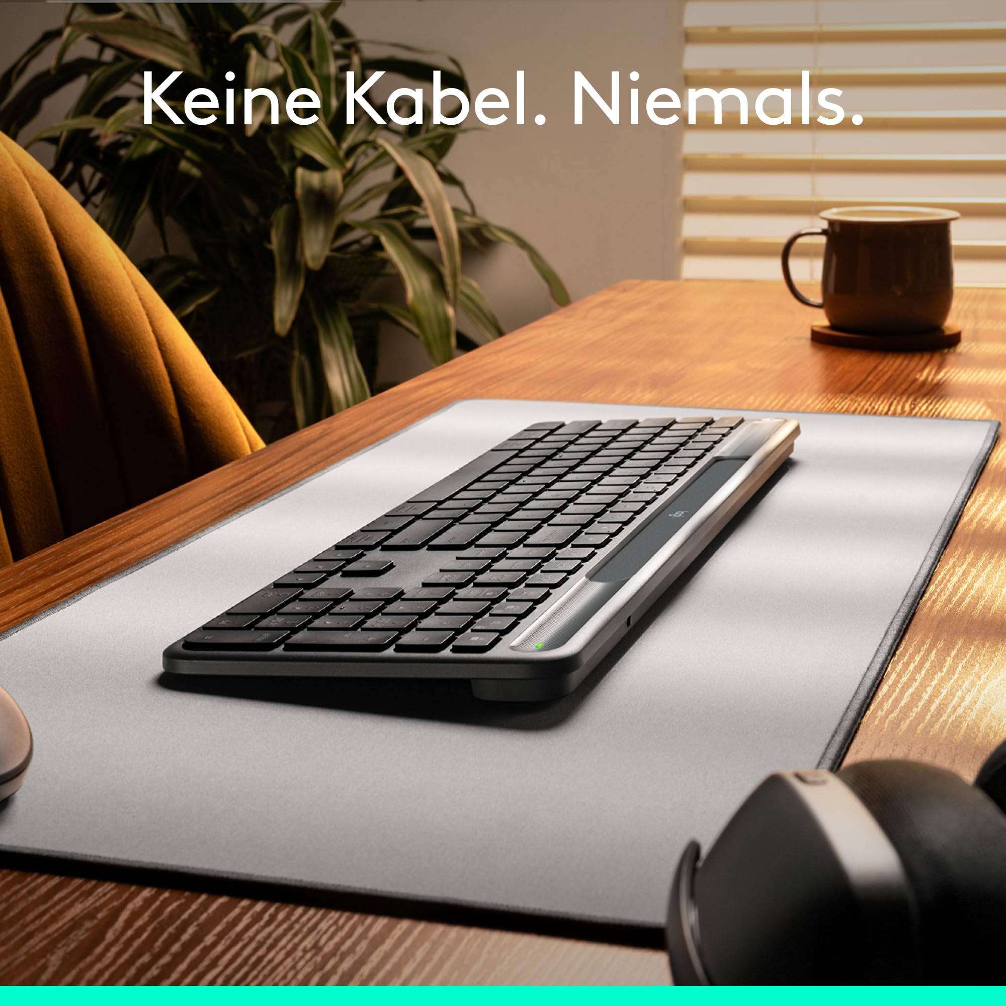 Logitech Signature Slim Solar+ kabellose Bluetooth Tastatur Solar Akku Graphit
