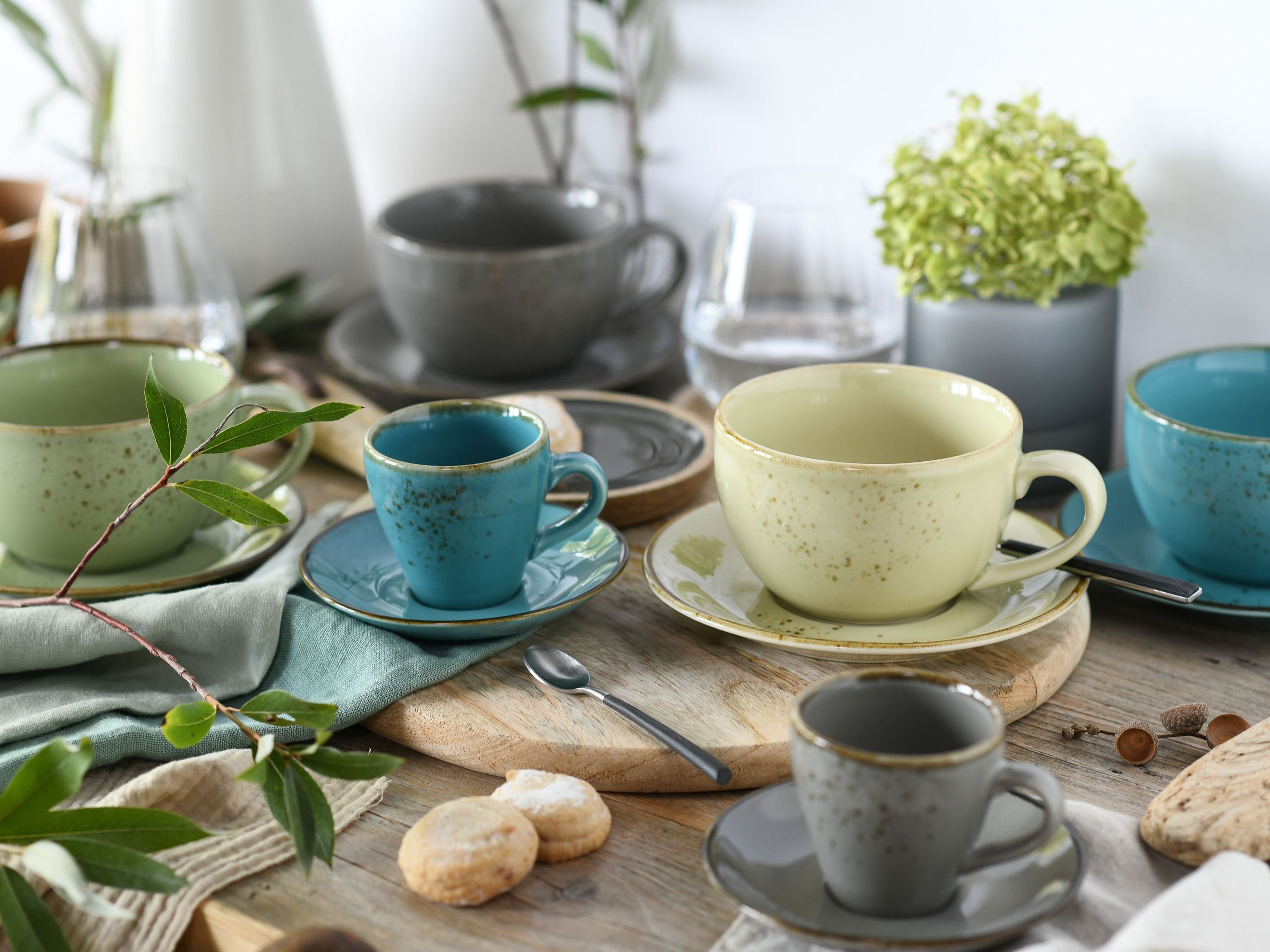CreaTable, 23414, Serie Nature Collection BUNT Bistrotassen Set, Geschirrset, Tassen Set 16 teilig