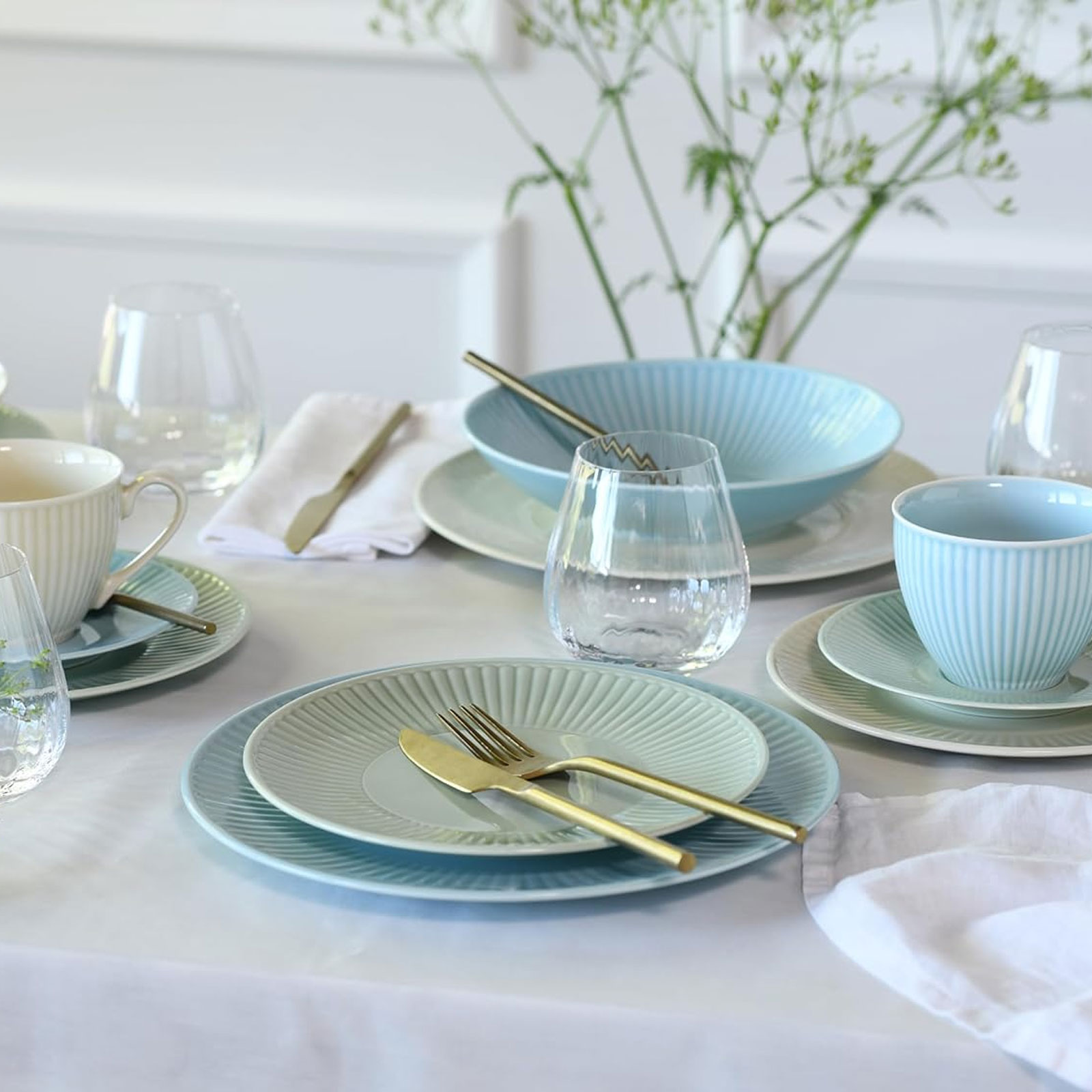 CreaTable, 24032, Serie Valencia Pastell, 18-teiliges Geschirrset für 6 Personen, Kaffeeservice aus Porzellan, spülmaschinen- und mikrowellengeeignet, Made in Europe