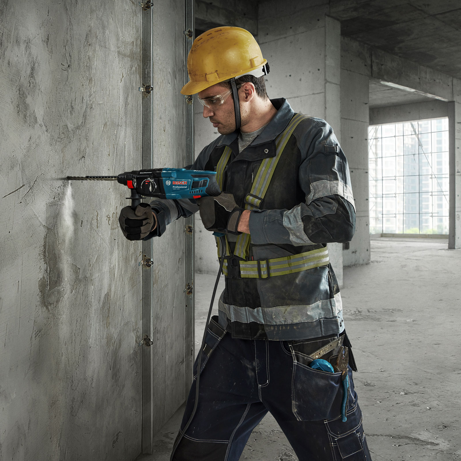 Bosch Professional Bohrhammer mit SDS plus GBH 2-21 mit je 1x Bohrer SDS plus 6, 8, 10 mm