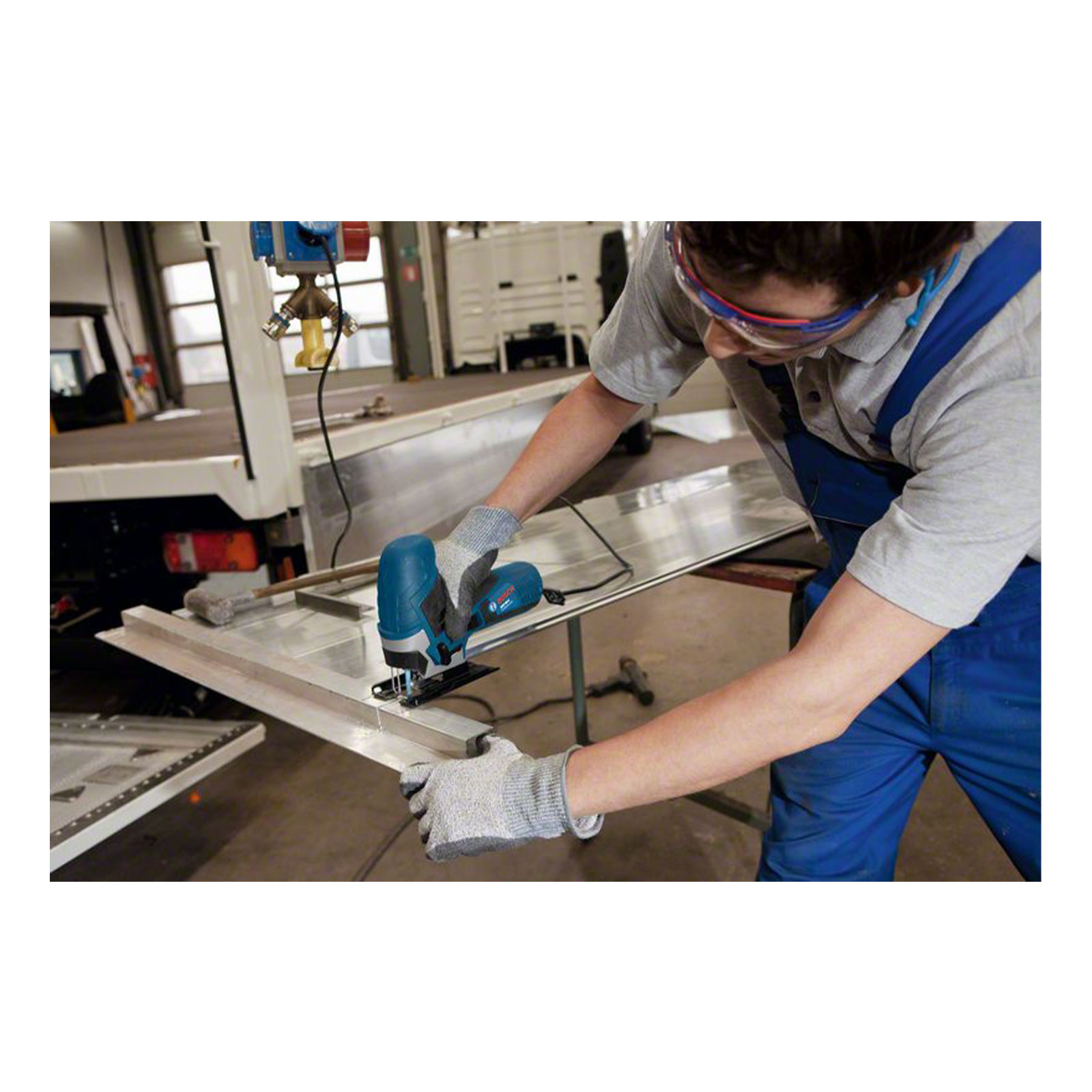 Bosch Professional Stichsaege GST 90 E mit 1 x Stichsaegeblatt T 144 D Bosch Professional Stichsaege GST 90 E mit 1 x Stichsaegeblatt T 144 D