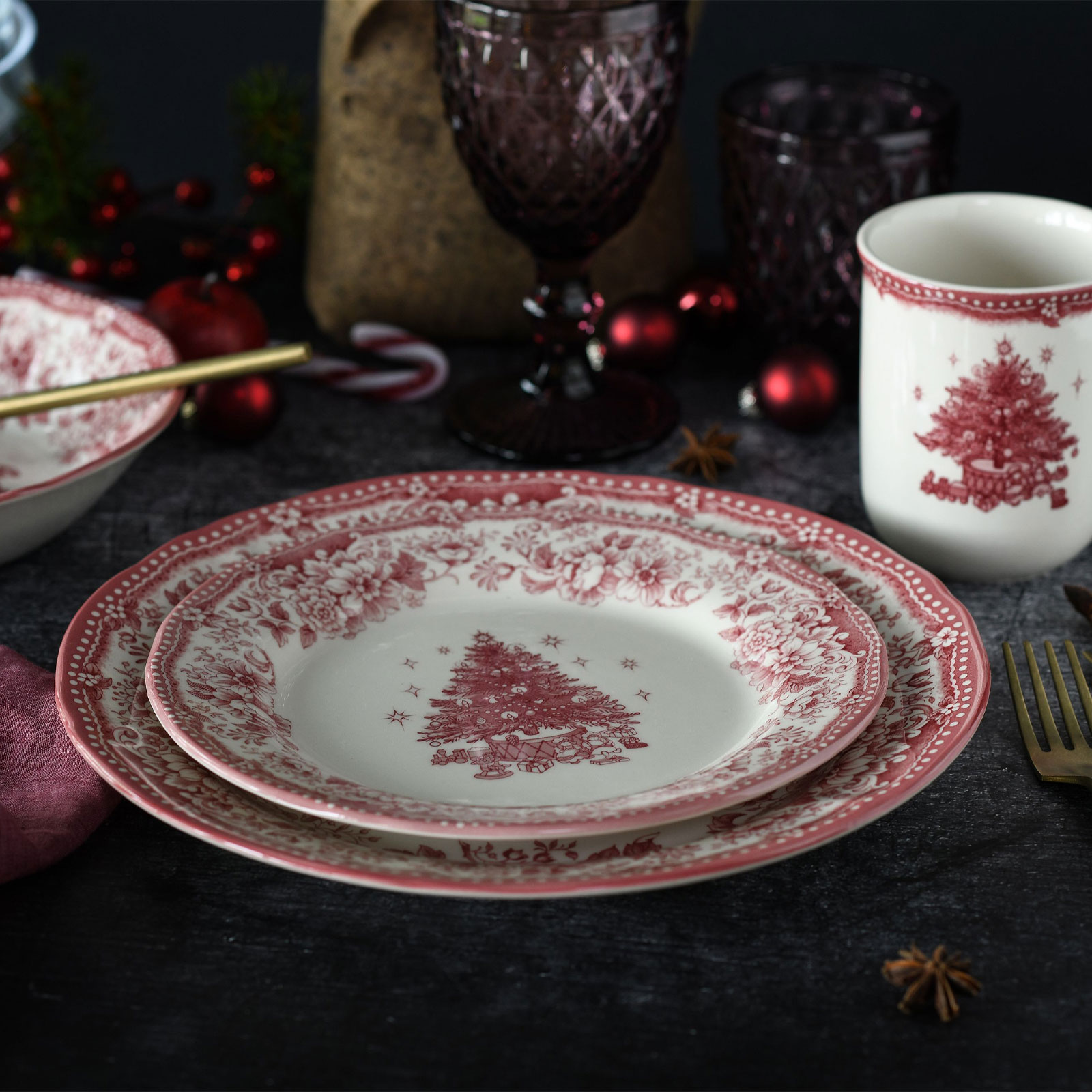 CreaTable, 17049, Serie Tannenbaum Rot, 12-teiliges Geschirrset, Teller Set aus Steingut