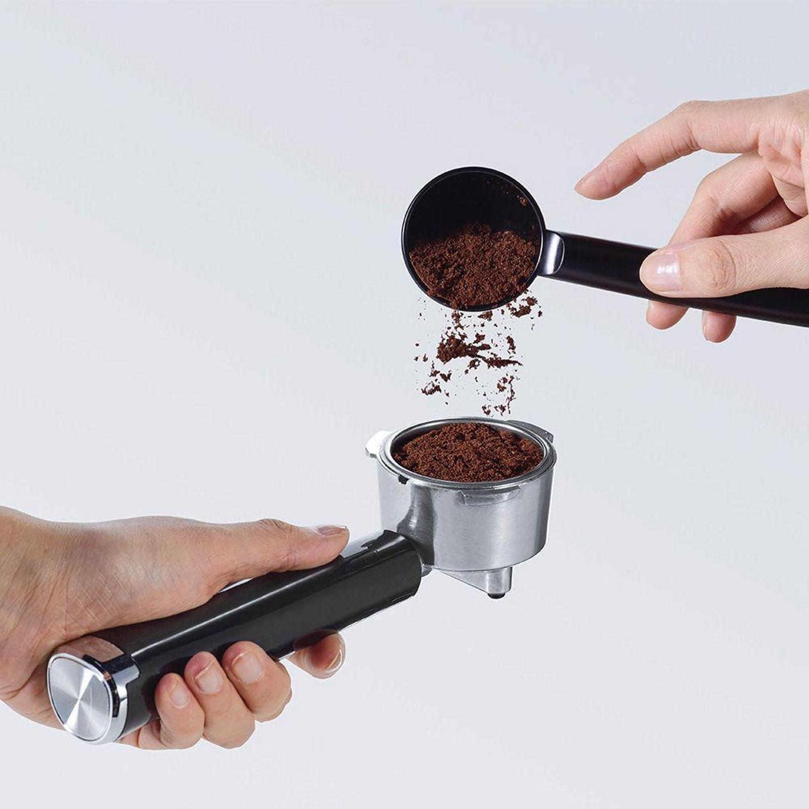 Polti Coffea P10S Siebträger-Espressomaschine (15 bar, 1,3 Liter, Milchschaumdüse, Edelstahlgehäuse, gemahlener Kaffee &; E.S.E.-Pads)