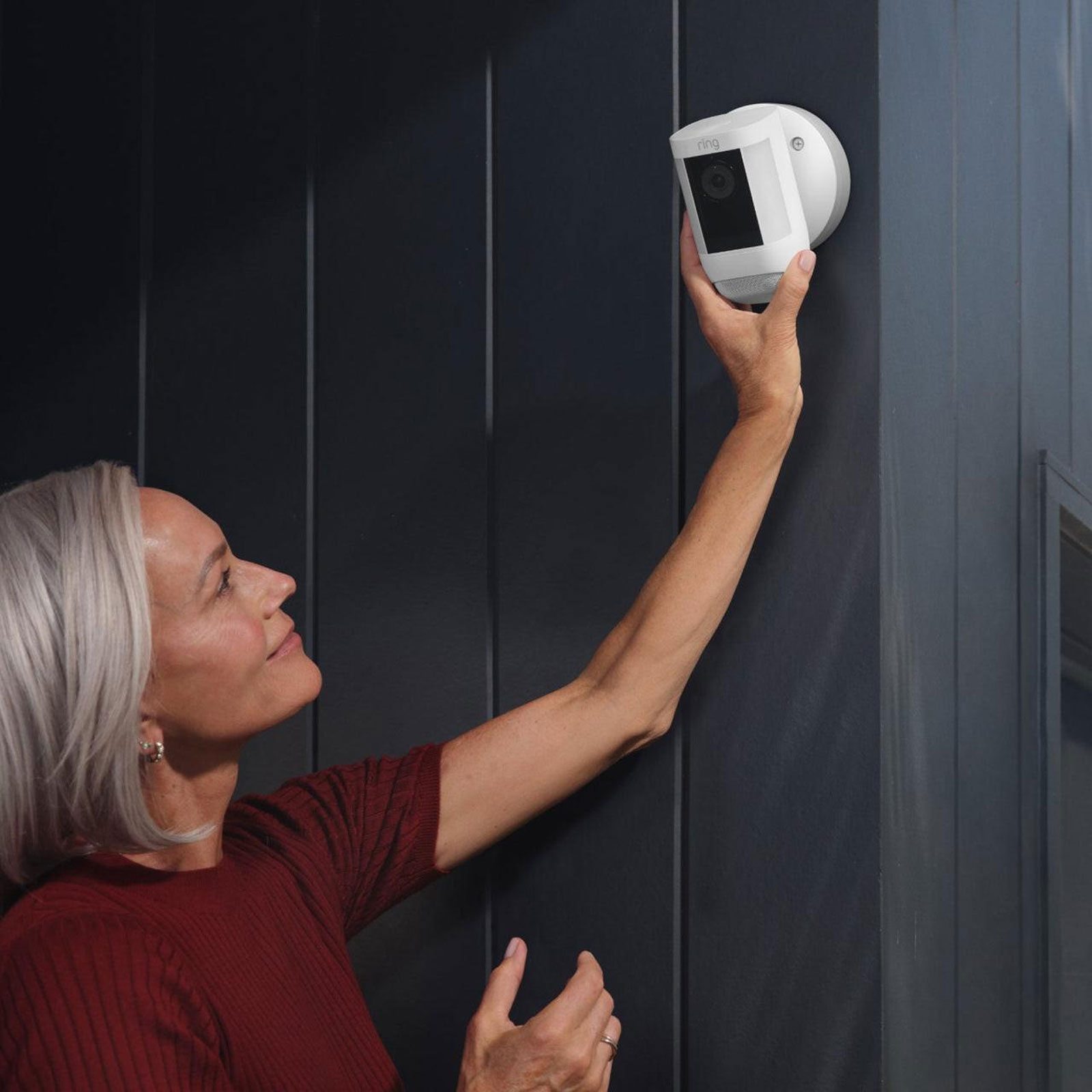 Ring Spotlight Cam Pro Wired, Weiß Außenkamera (Überwachungskamera, WLAN, Amazon Alexa)