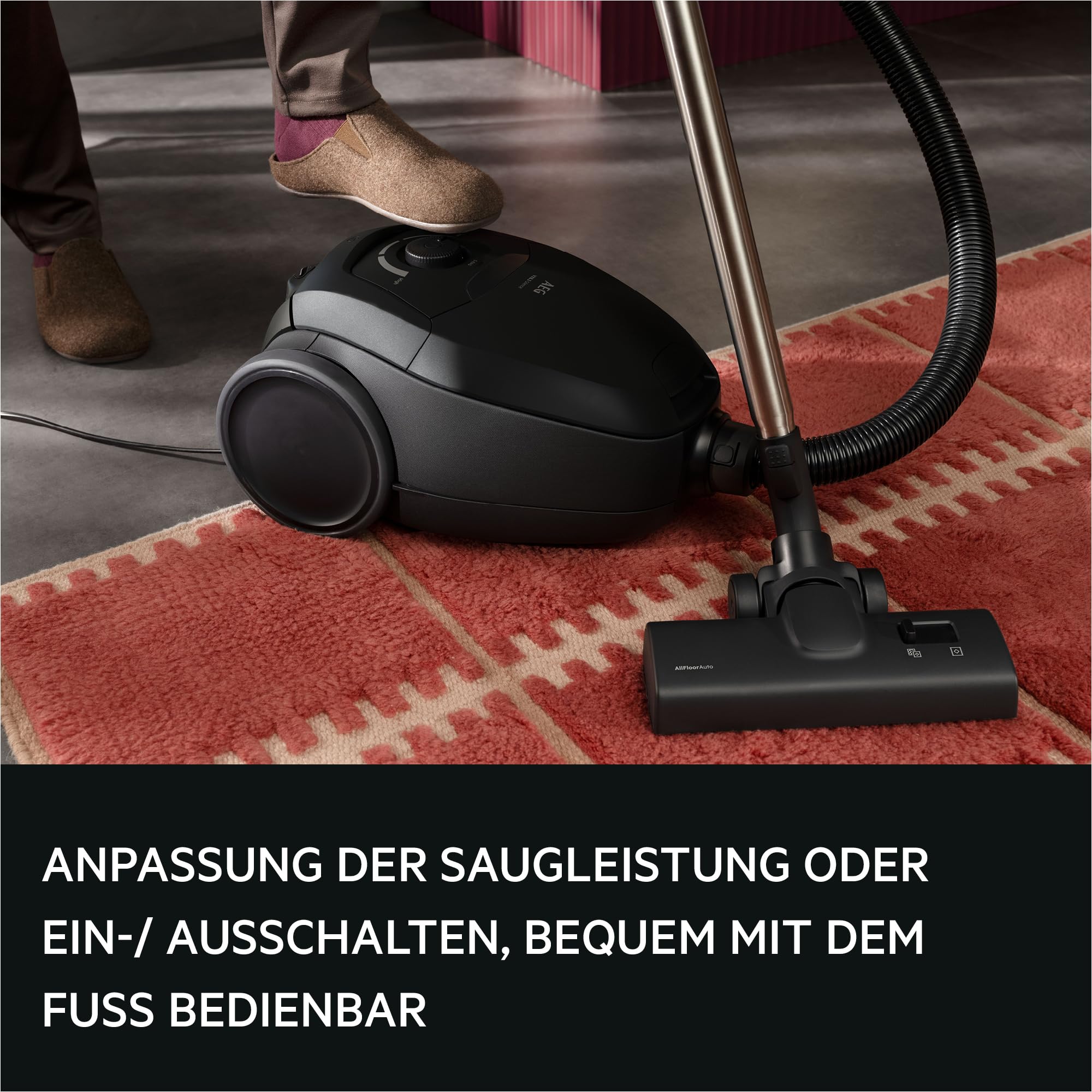 AEG Staubsauger mit Beutel, besonders leise 64 dB, kraftvolle 750 W
