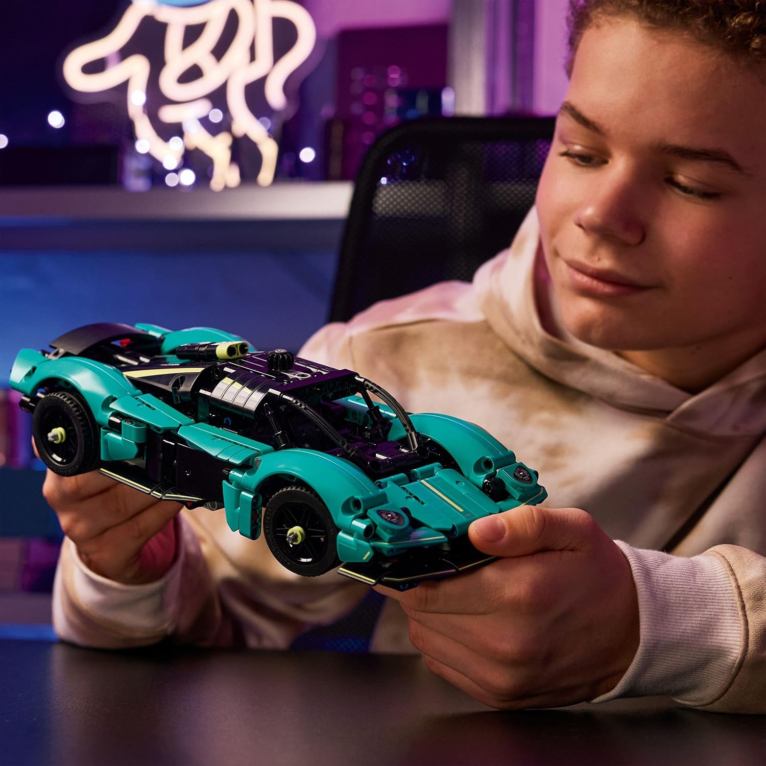 LEGO Technic Aston Martin Valkyrie Rennwagen 42208