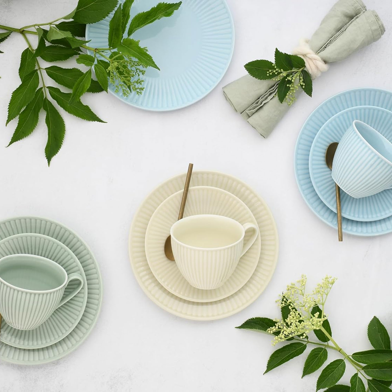 CreaTable, 24032, Serie Valencia Pastell, 18-teiliges Geschirrset für 6 Personen, Kaffeeservice aus Porzellan, spülmaschinen- und mikrowellengeeignet, Made in Europe