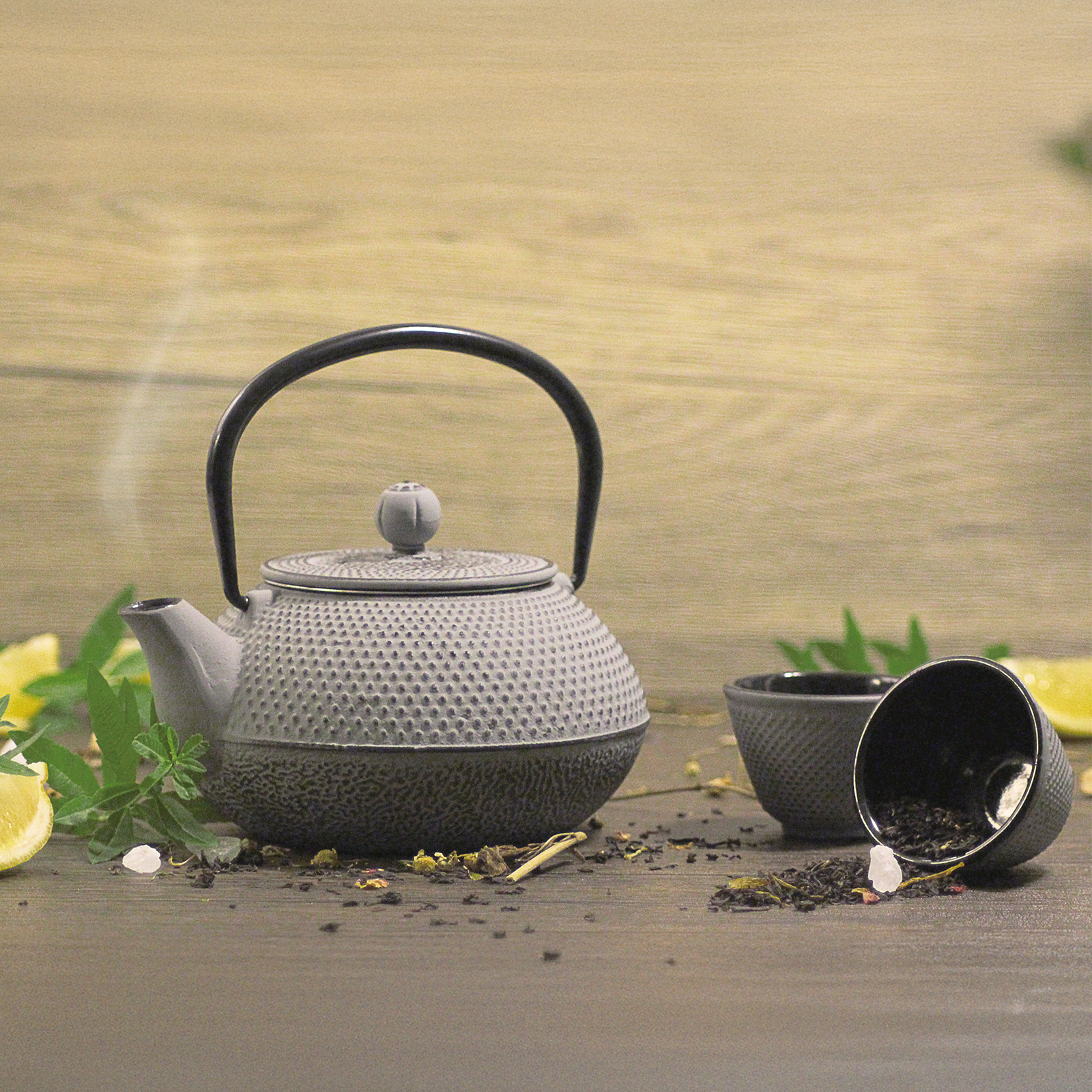 Echtwerk Teeservice Gusseisen Teekanne 0,8 L Teebereiter inkl. Untersetzer 2 Teetassen Teekannen-Set Vintage-Design Creme