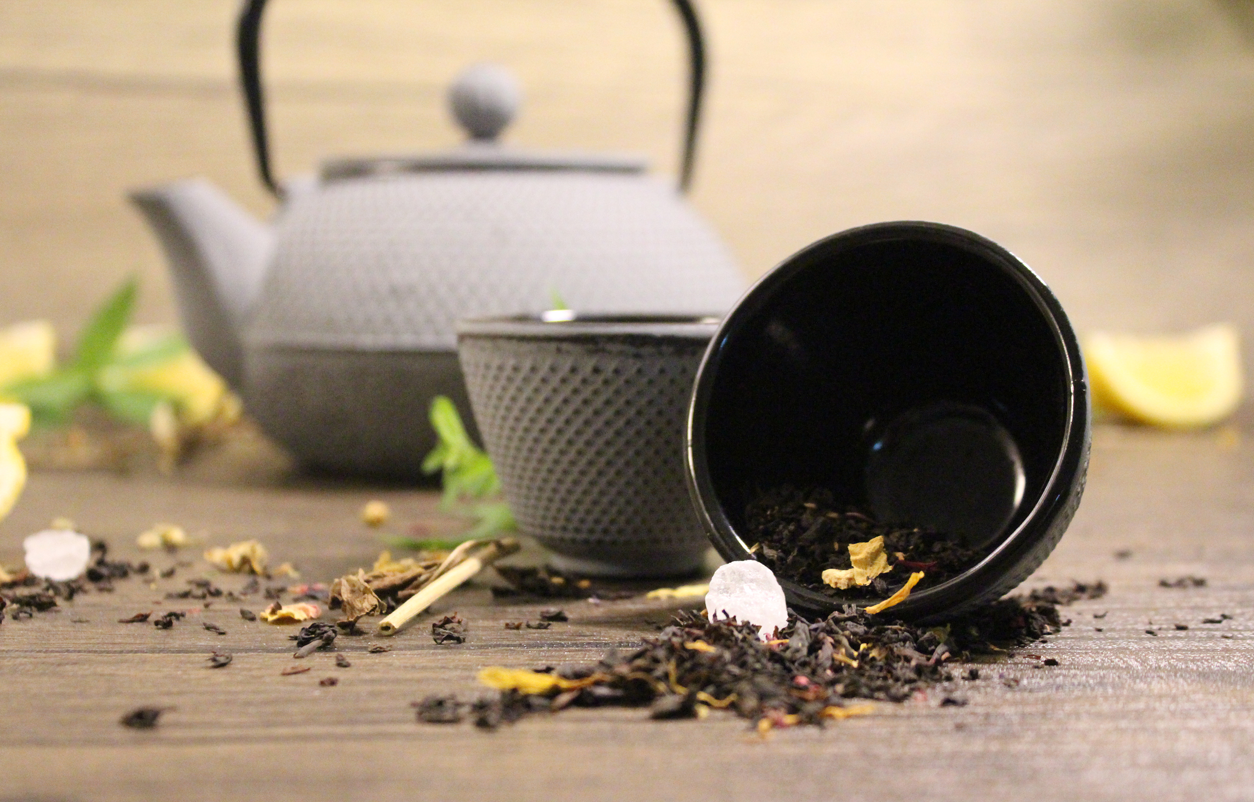 Echtwerk Teeservice Gusseisen Teekanne 1,1 L Teebereiter inkl. Untersetzer 2 Teetassen Teekannen-Set Vintage-Design