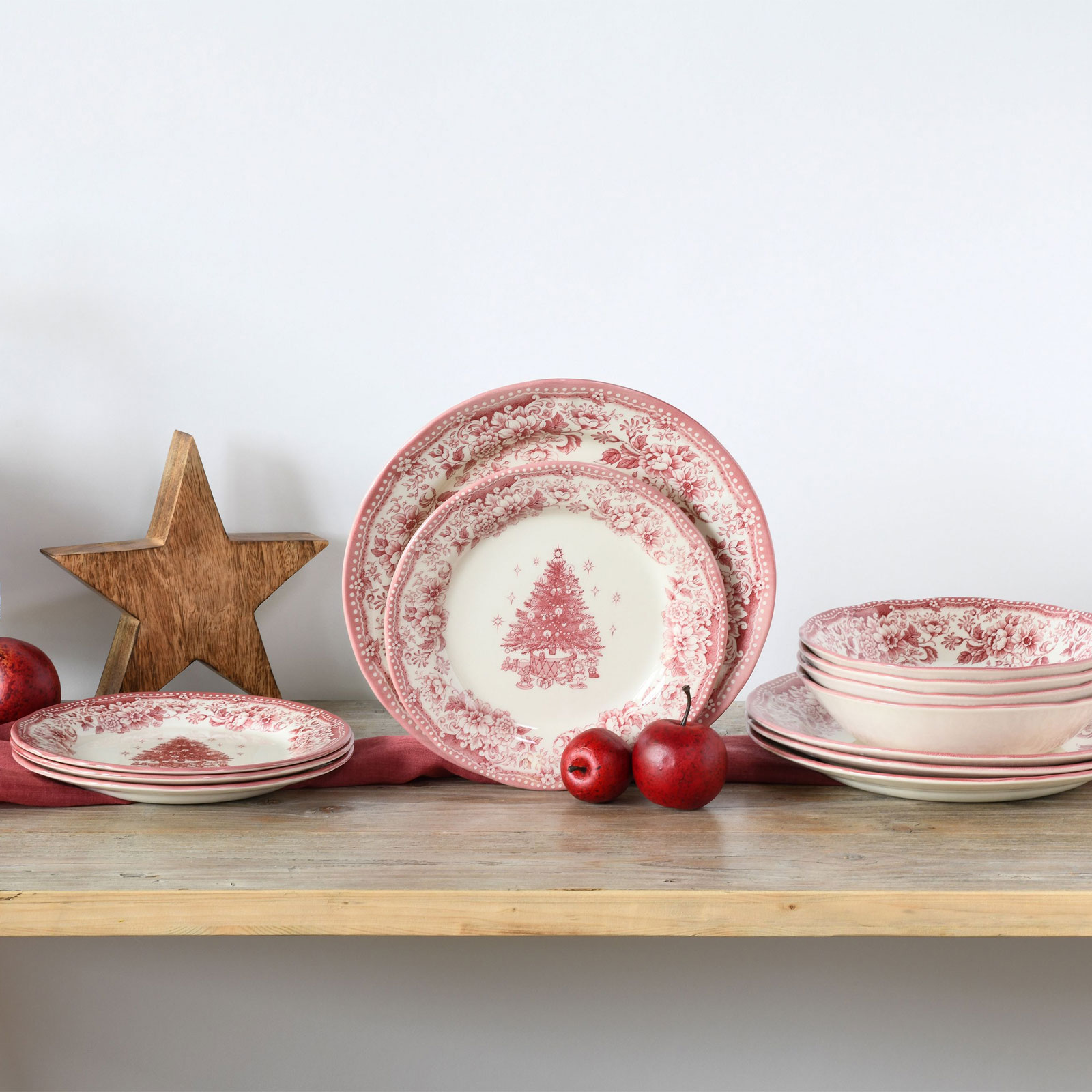 CreaTable, 17049, Serie Tannenbaum Rot, 12-teiliges Geschirrset, Teller Set aus Steingut