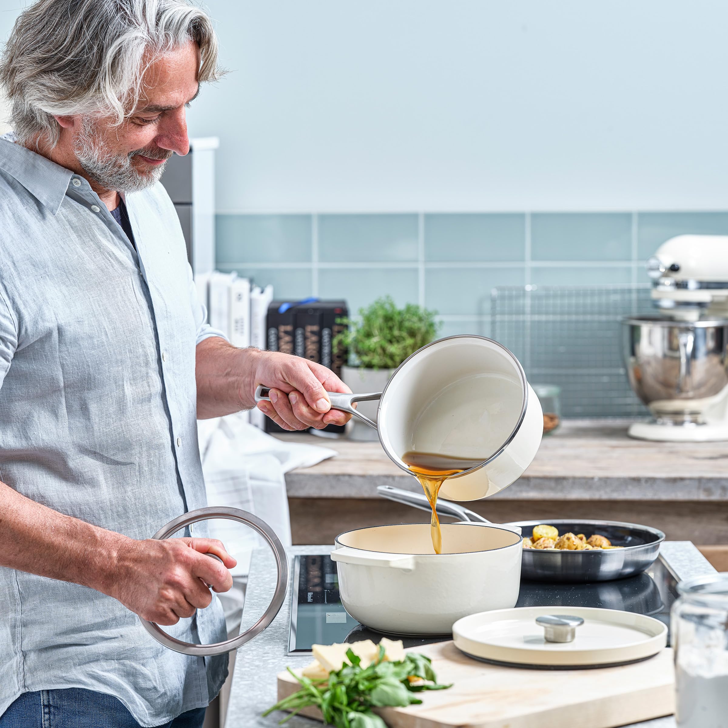 KitchenAid CC006056-001 Bräter mit Deckel - Rund - 3.3L 22cm Creme