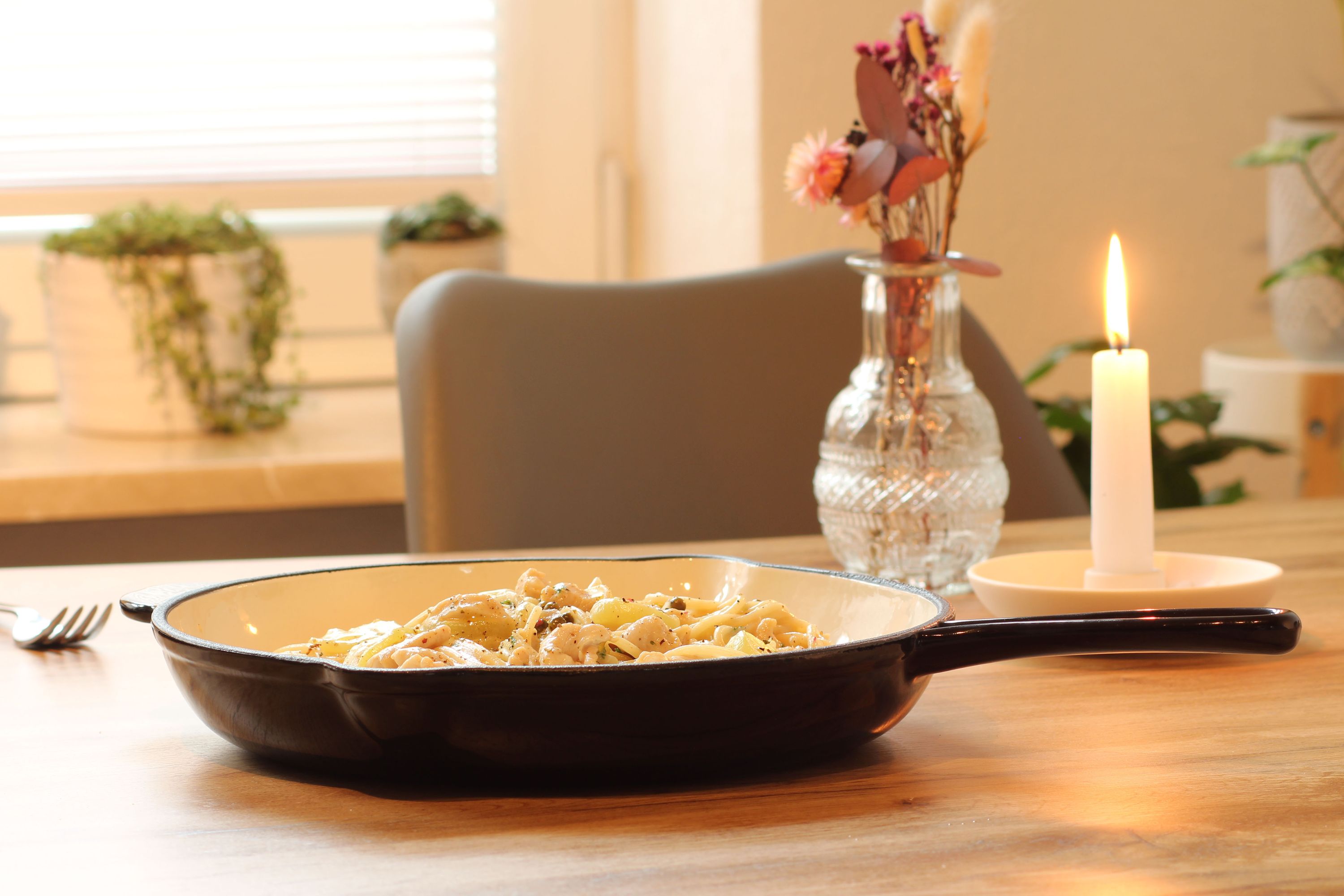 Echtwerk Bratpfanne Gusseisen Emaille-Beschichtung Gusseisenpfanne mit zwei Griffen Creme, Ø 26,5 cm,