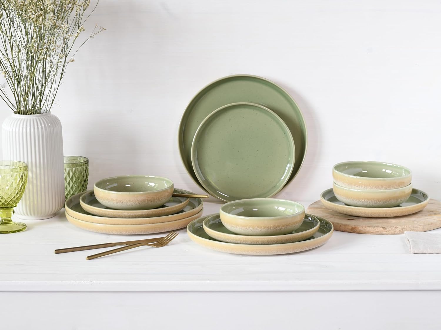 CreaTable, 23716, Serie Uno Romana Grün , 12-teiliges Geschirrset, Teller Set aus Steinzeug, spülmaschinen- und mikrowellengeeignet, Qualitätsproduktion