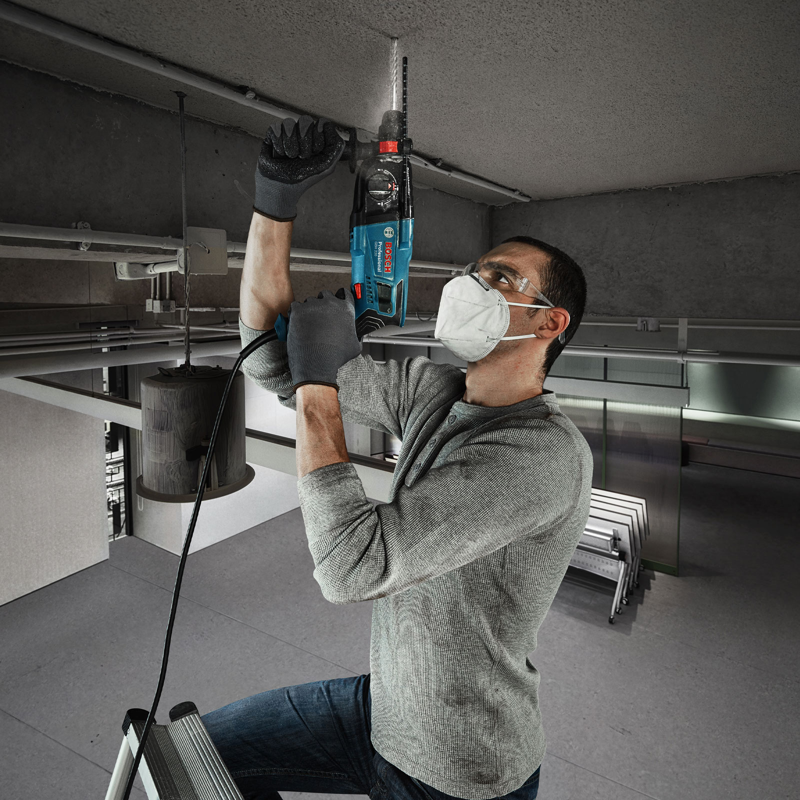 Bosch Professional Bohrhammer mit SDS plus GBH 2-21 mit je 1x Bohrer SDS plus 6, 8, 10 mm