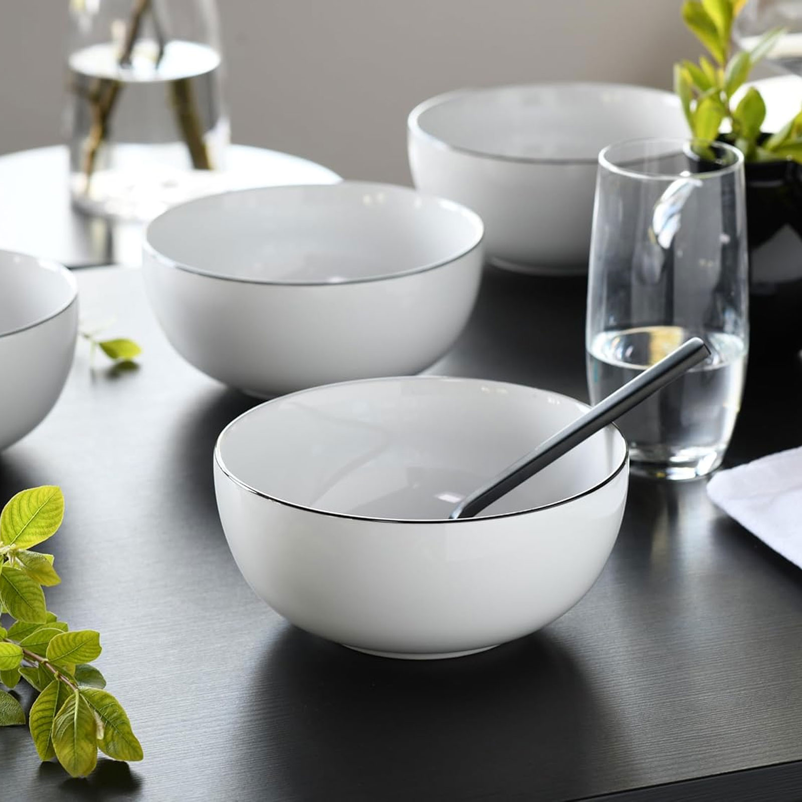 CreaTable, 22557, Serie Allround Black Line, 4-teiliges Geschirrset, Buddha Bowl Set aus Porzellan, spülmaschinen- und mikrowellengeeignet, Made in Europe