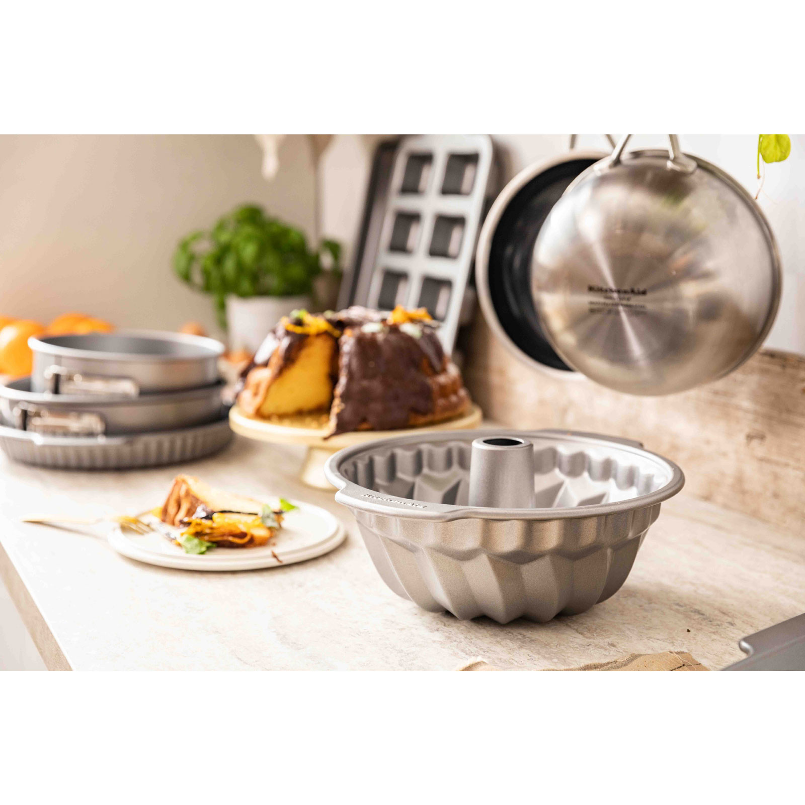 KitchenAid Bakeware Aluminisiertem Stahl Backform Tulband-Kuchen-Bundt-Form 24cm