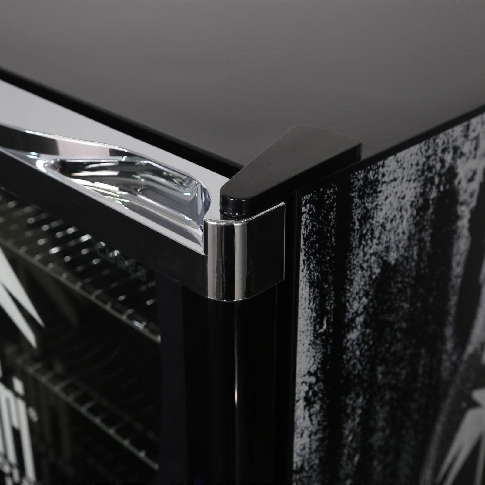 CUBES Highcube Afri Cola Getränkekühlschrank (EEK E, Nutzinhalt 115 l, Höhe 84,5 cm, Breite 54 cm, Thermostat manuell regulierbar, Afri Cola)