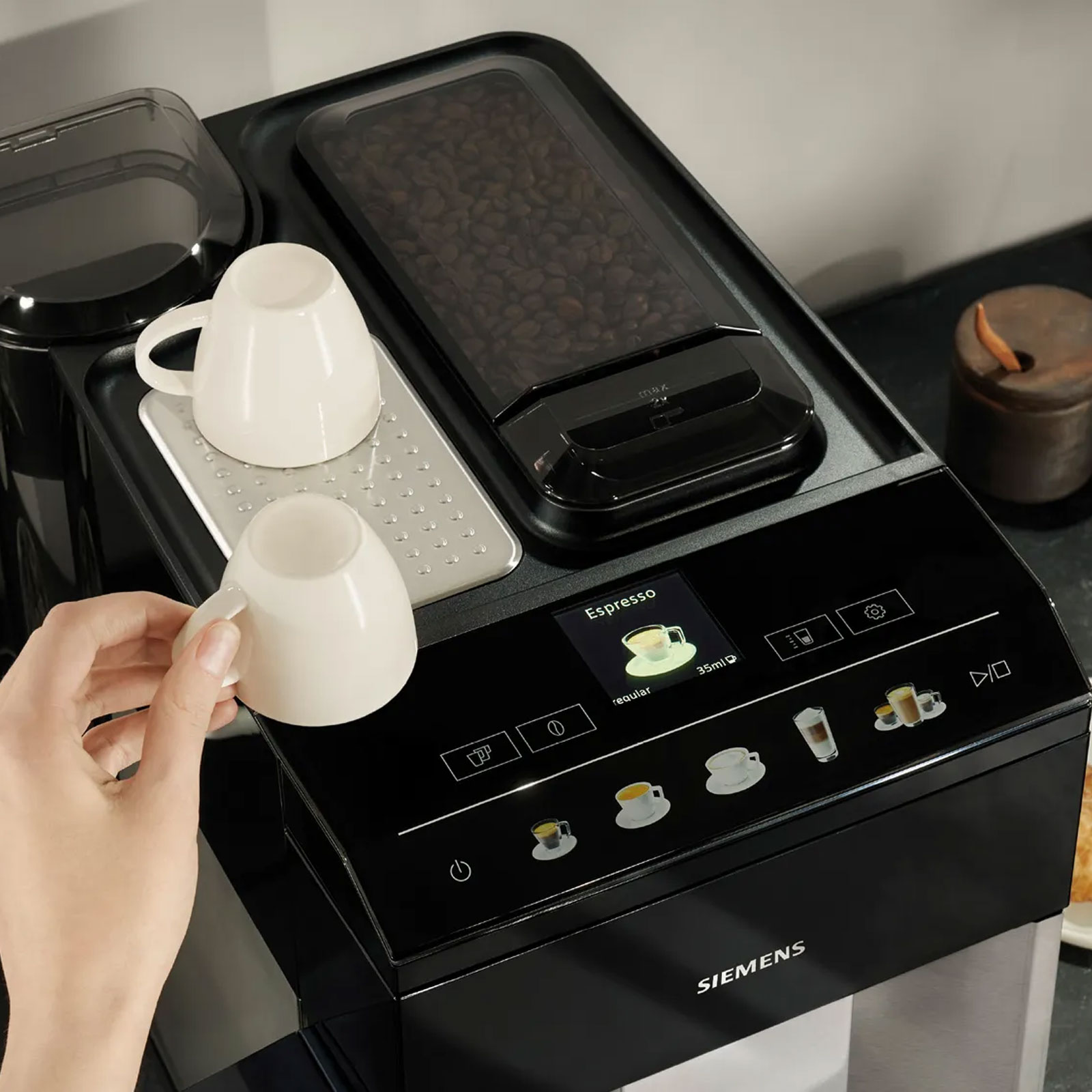 Siemens TQ517D03 Kaffeevollautomat (integral) EQ.500 Edelstahl / schwarz Siemens TQ517D03 Kaffeevollautomat (integral) EQ.500 Edelstahl / schwarz