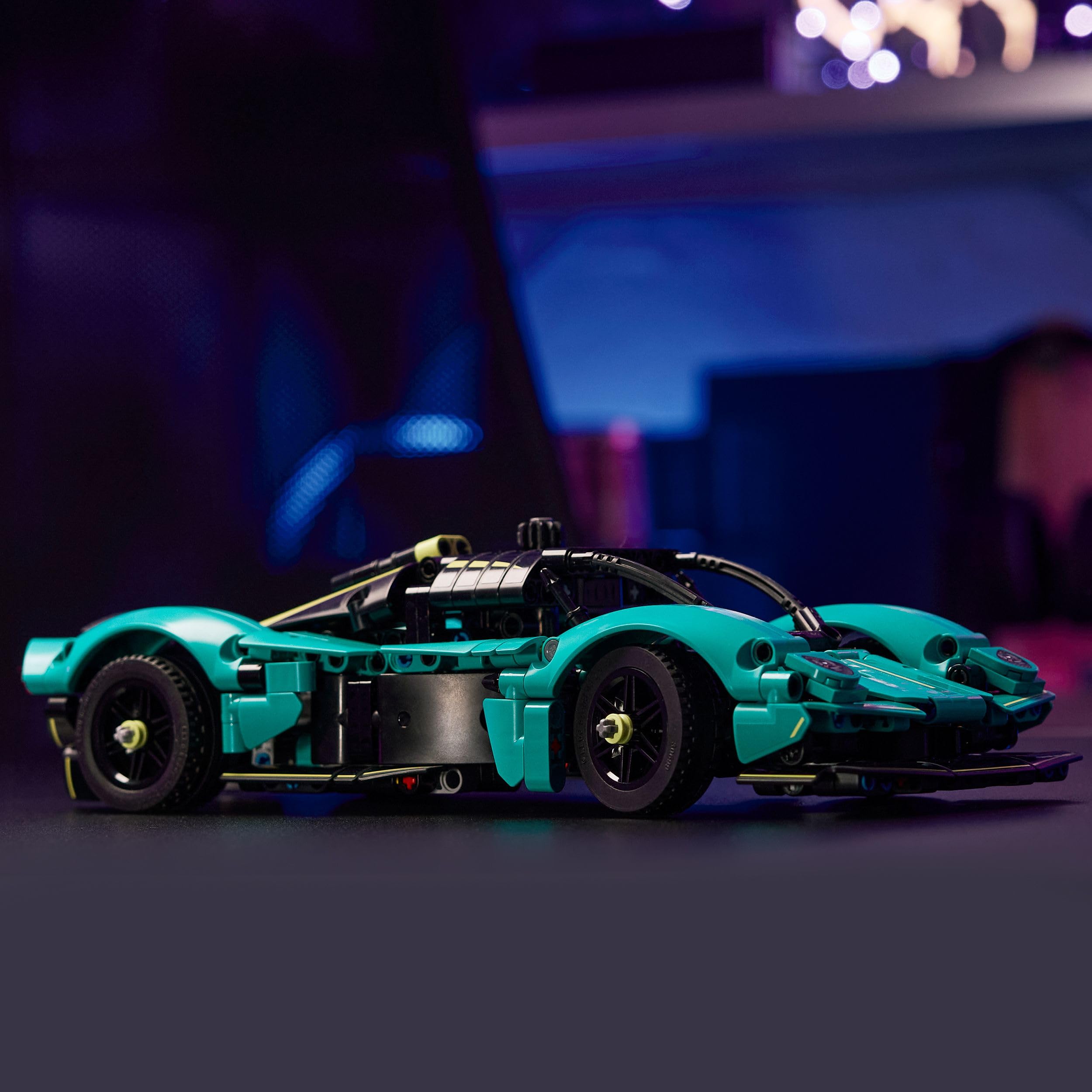 LEGO Technic Aston Martin Valkyrie Rennwagen 42208