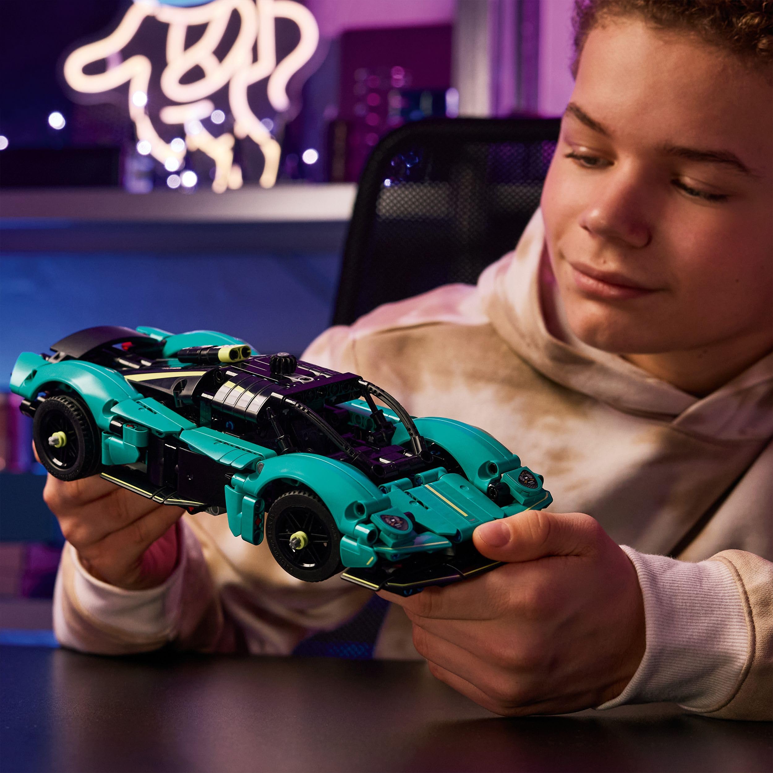 LEGO Technic Aston Martin Valkyrie Rennwagen 42208