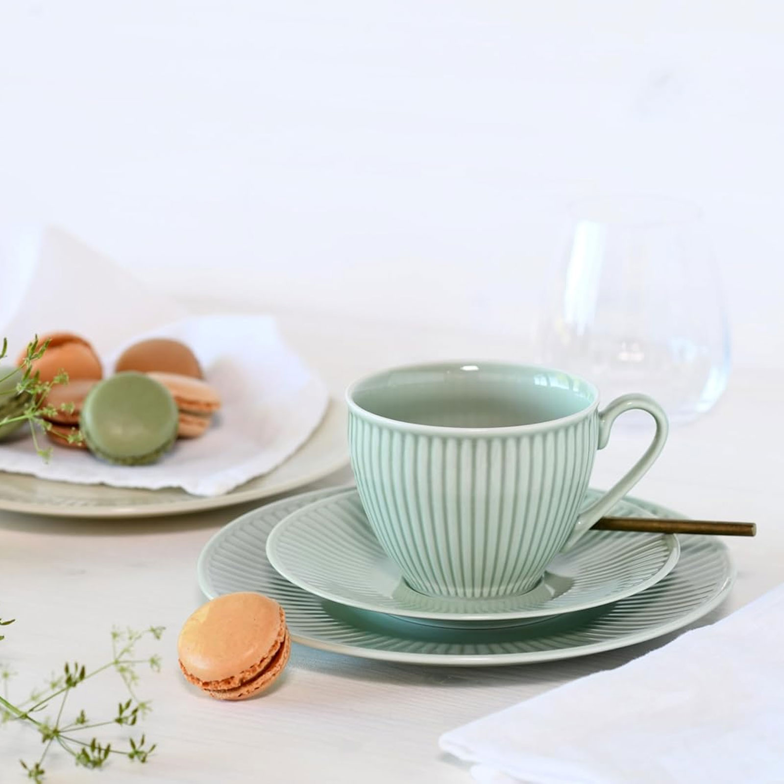 CreaTable, 24032, Serie Valencia Pastell, 18-teiliges Geschirrset für 6 Personen, Kaffeeservice aus Porzellan, spülmaschinen- und mikrowellengeeignet, Made in Europe