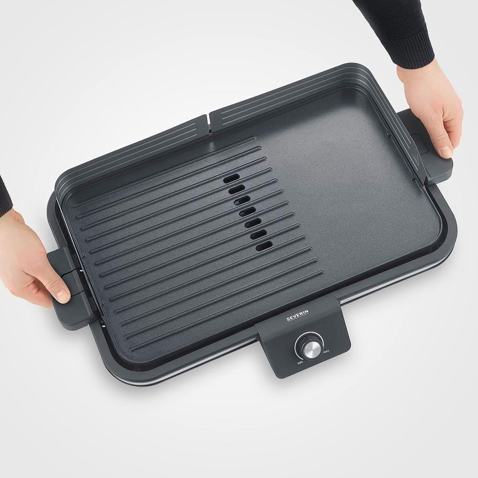 SEVERIN PG 8564 Plancha Tischgrill (2300 Watt, Kunststoff / Edelstahl / Aluminium, stufenlose Regulierung, Grillfläche: 1500cm², antihaftbeschichtet, Windschutz)