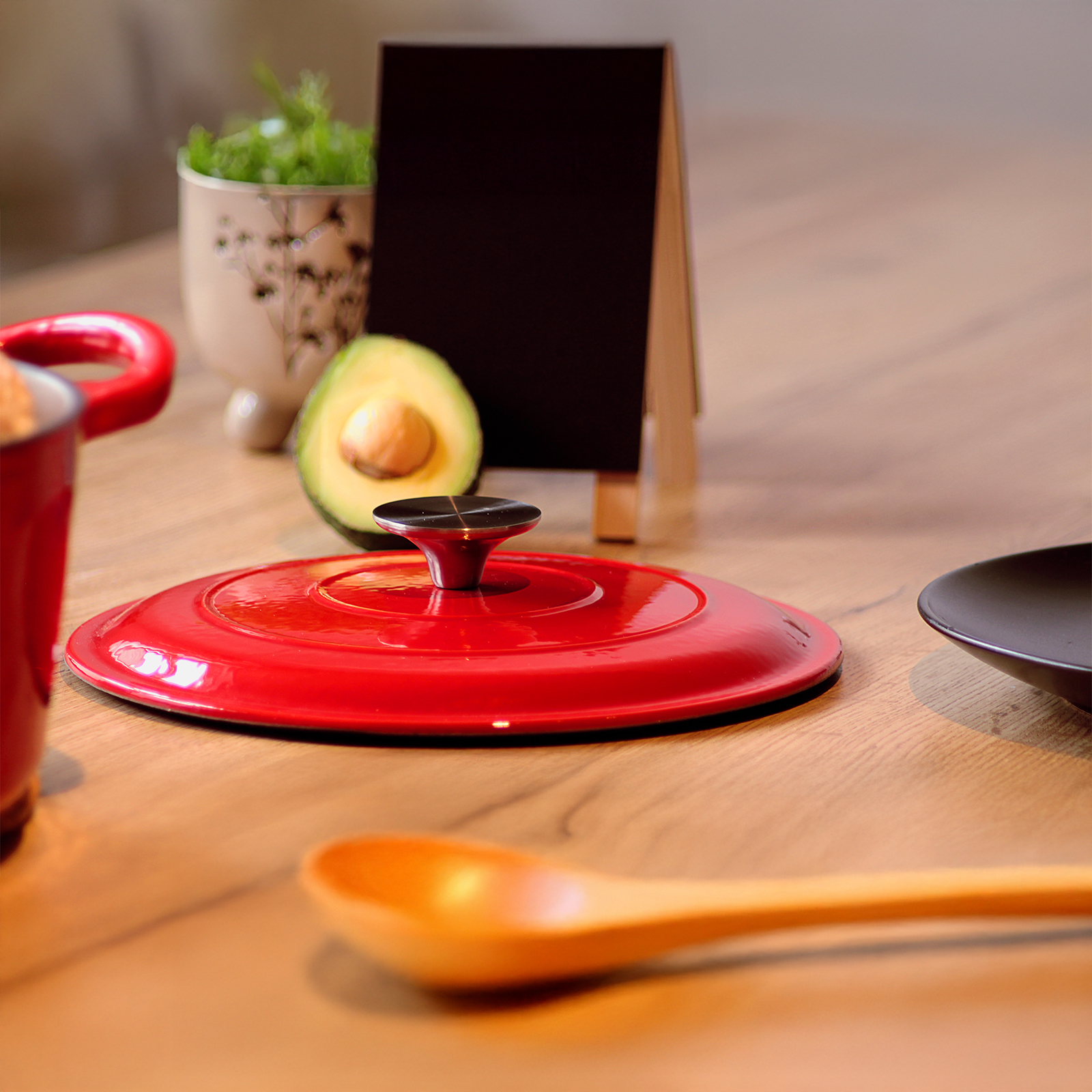 Echtwerk Schmortopf Gusseisen Gusseisentopf Bräter mit Deckel Brotbacktopf rund Grill BBQ Induktion Creme, 3,5 L