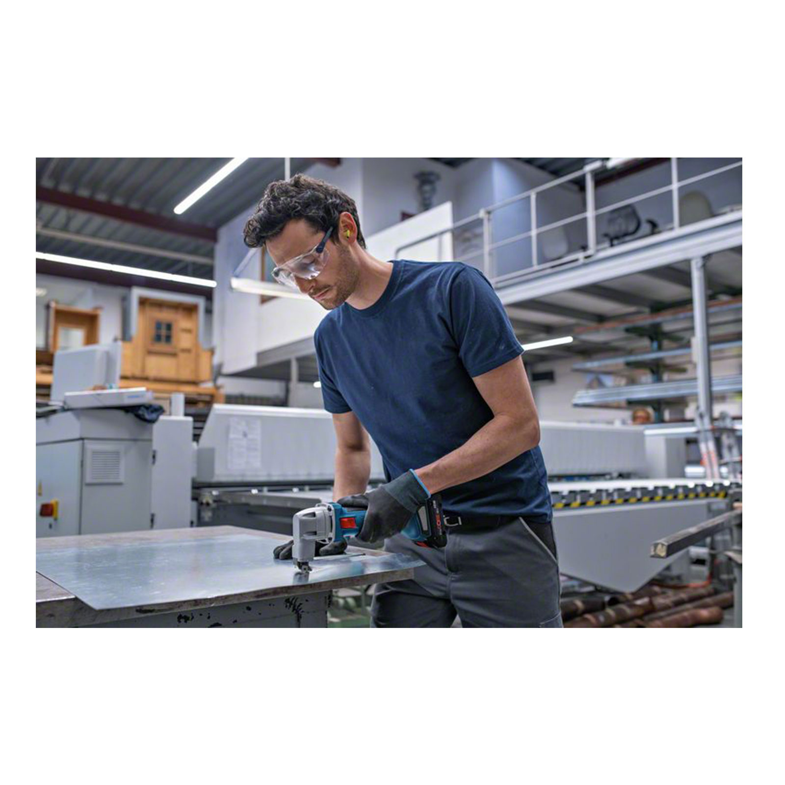 Bosch Professional GSC 18V-16 E 2xPC4,0; L-BOXX