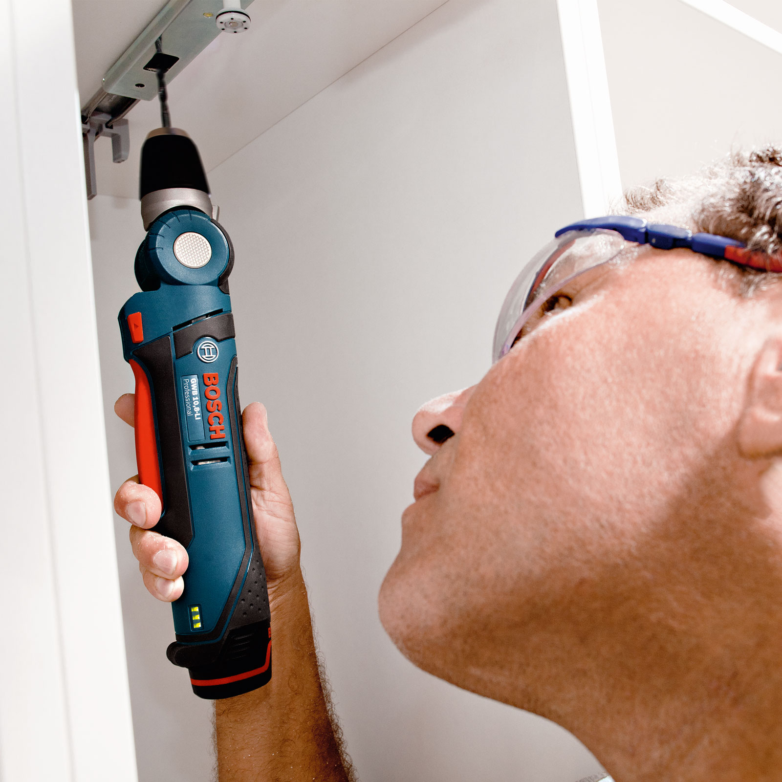 Bosch Professional Akku-Winkelbohrmaschine GWB 12V-10, mit 2 x 2.0 Ah Li-Ion Akku, L-BOXX