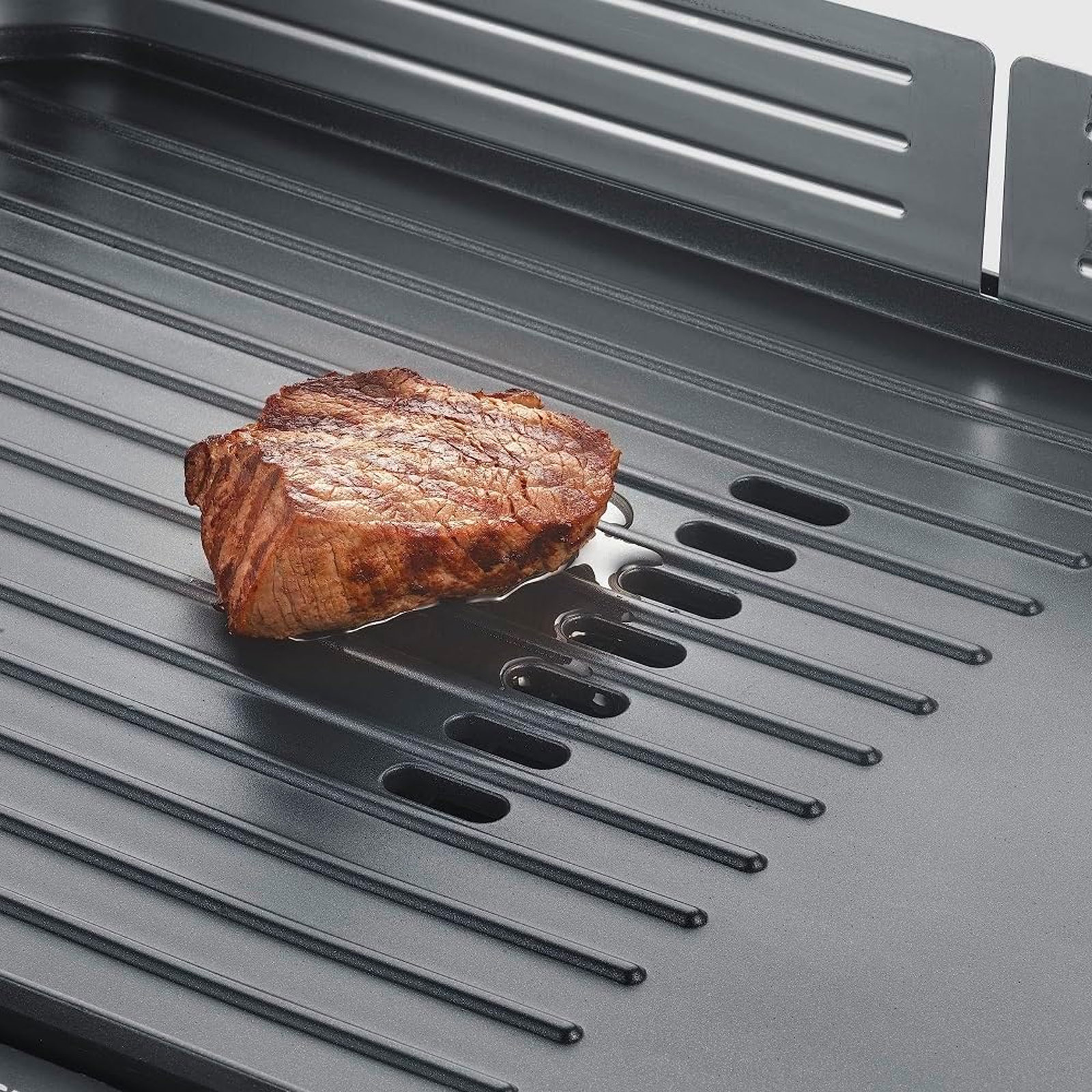 SEVERIN PG 8564 Plancha Tischgrill (2300 Watt, Kunststoff / Edelstahl / Aluminium, stufenlose Regulierung, Grillfläche: 1500cm², antihaftbeschichtet, Windschutz)