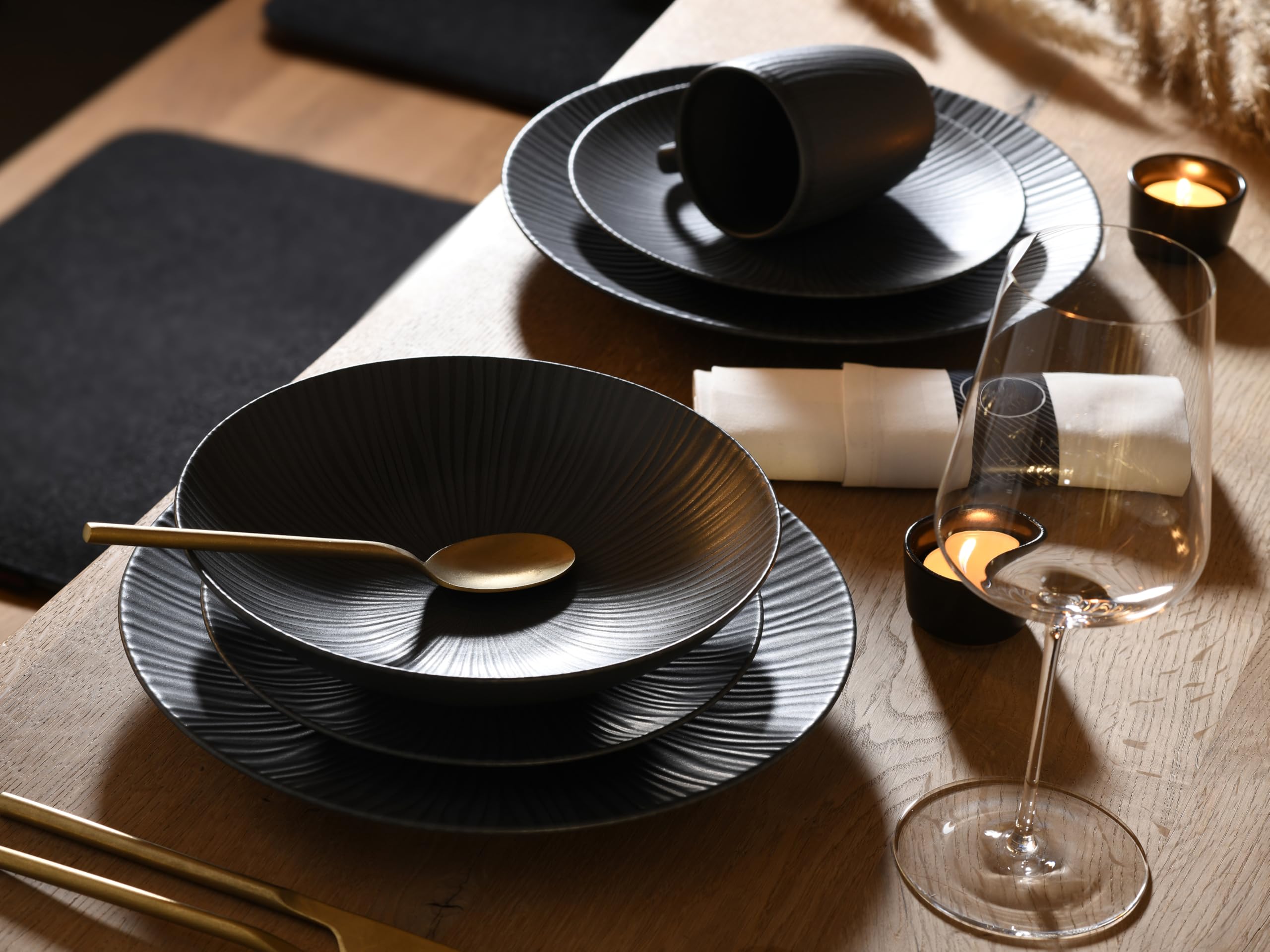 CreaTable, 24414, Serie Vesuvio Black, 18-teiliges Geschirrset für 6 Personen