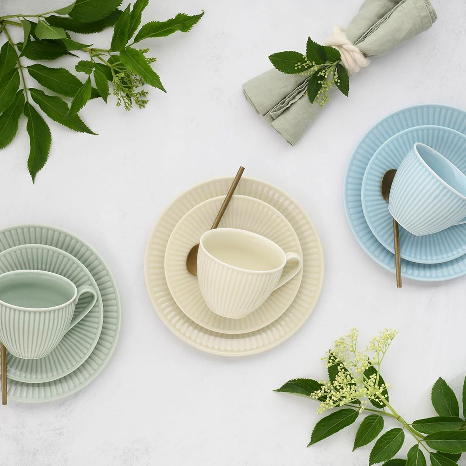 CreaTable, 24032, Serie Valencia Pastell, 18-teiliges Geschirrset für 6 Personen, Kaffeeservice aus Porzellan, spülmaschinen- und mikrowellengeeignet, Made in Europe