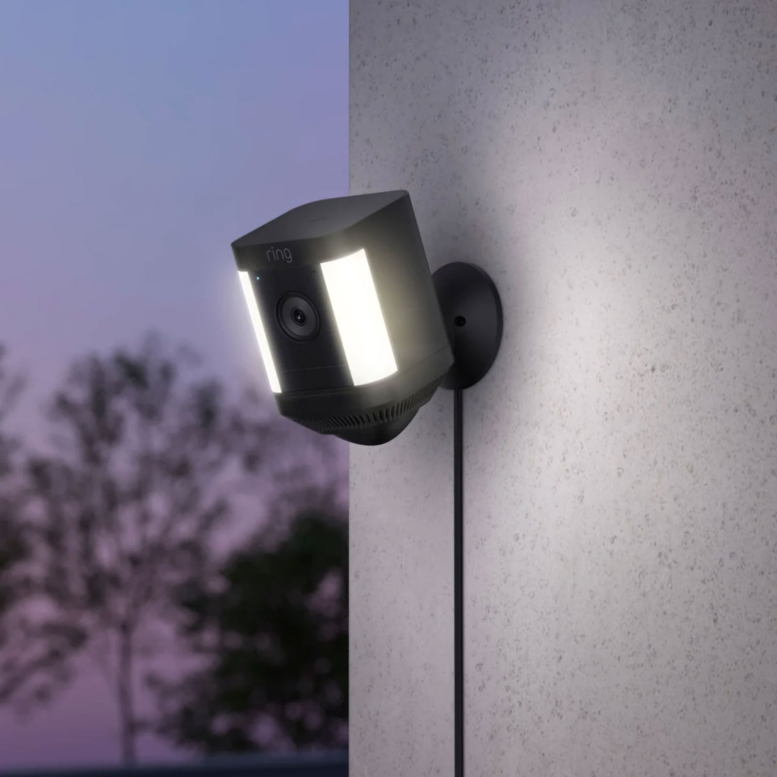 Ring Spotlight Cam Plus Plug-in, Schwarz Außenkamera (Überwachungskamera, WLAN, Amazon Alexa)